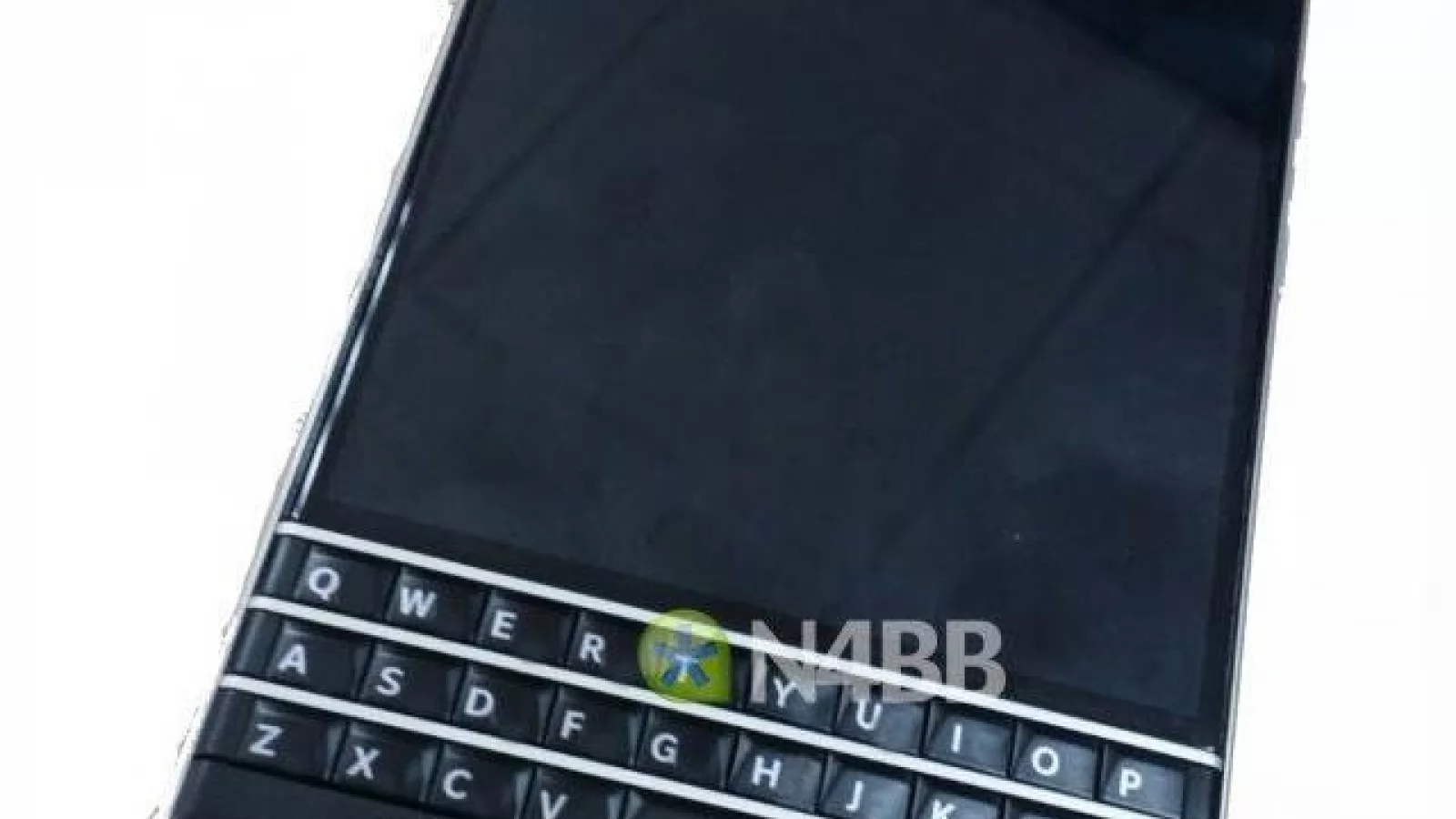Cel mai ciudat design de telefon din 2014: BlackBerry Windermere Q30 apare În fotografii