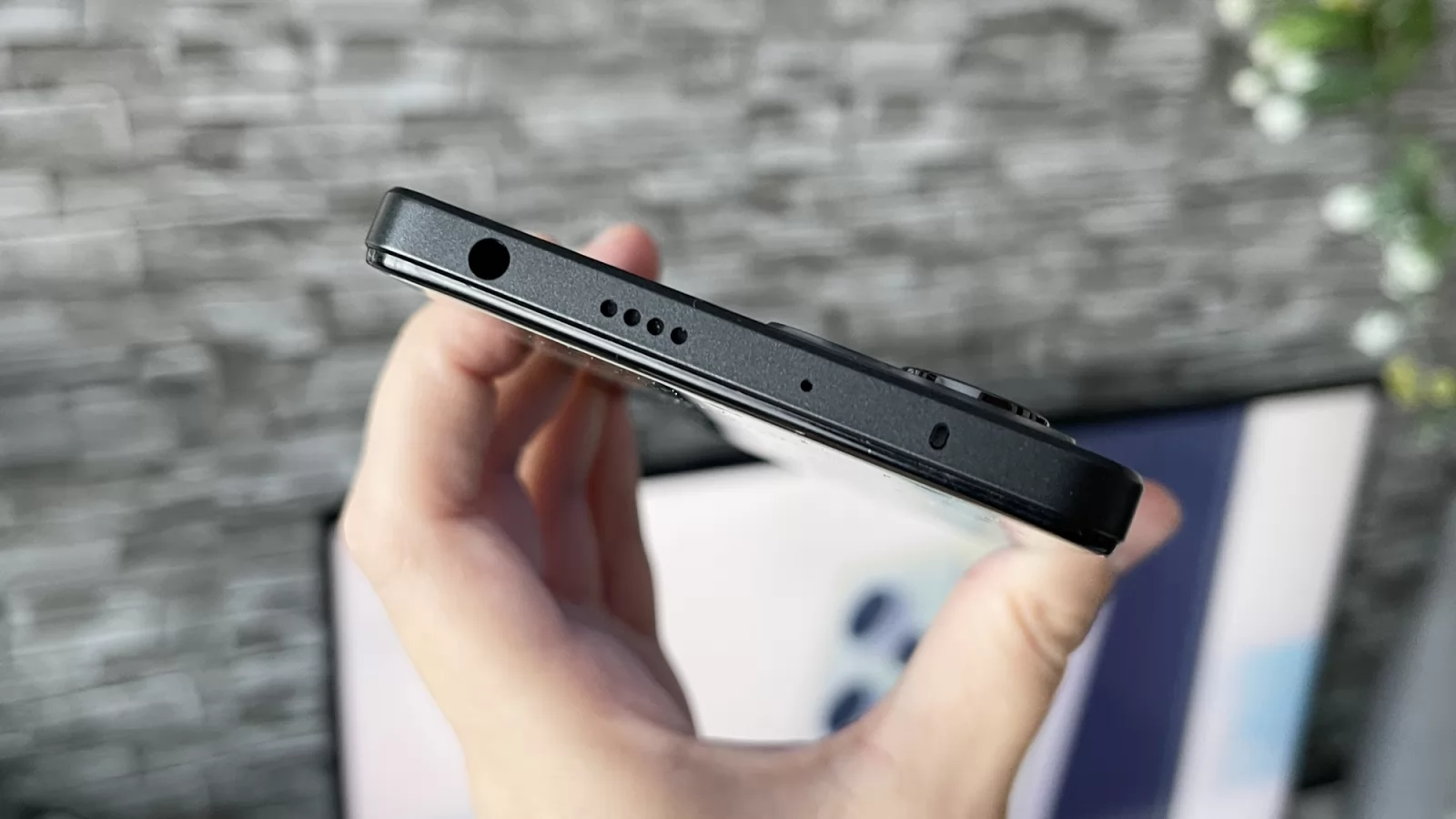 Redmi Note 12 Pro 5G: Acustică stereo cu difuzoare dedicate, Dolby Atmos
