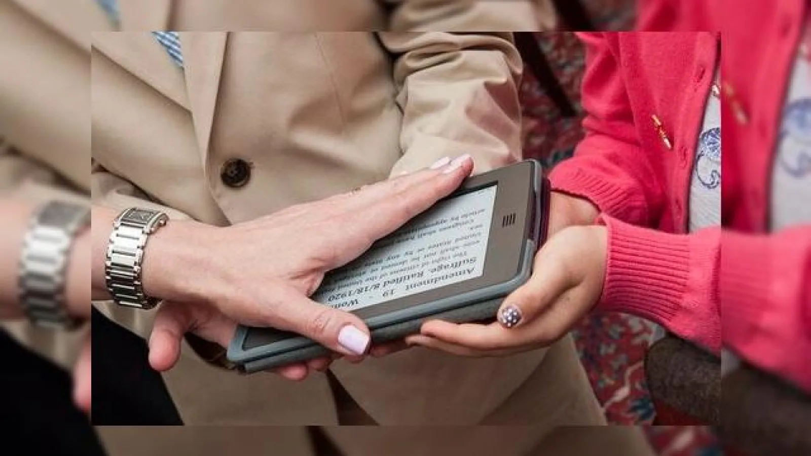 Ambasadorul SUA În Elveția a depus jurământul pe un Kindle