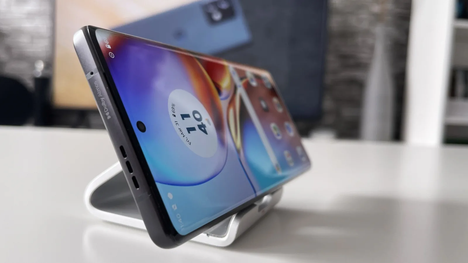 Motorola Edge 40 Pro: Acustică stereo echilibrată, cu Dolby Atmos și funcție Moto Spatial Sound
