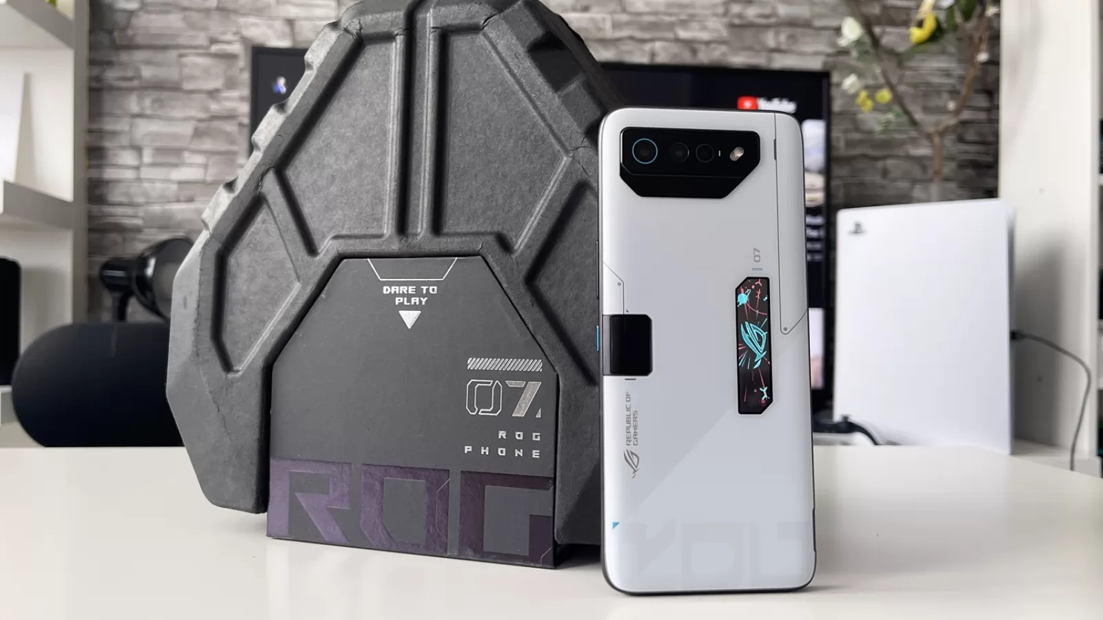 ASUS ROG Phone 7 Ultimate Unboxing: ASUS a upgradat tot ce doreau gamerii şi ce doream şi noi