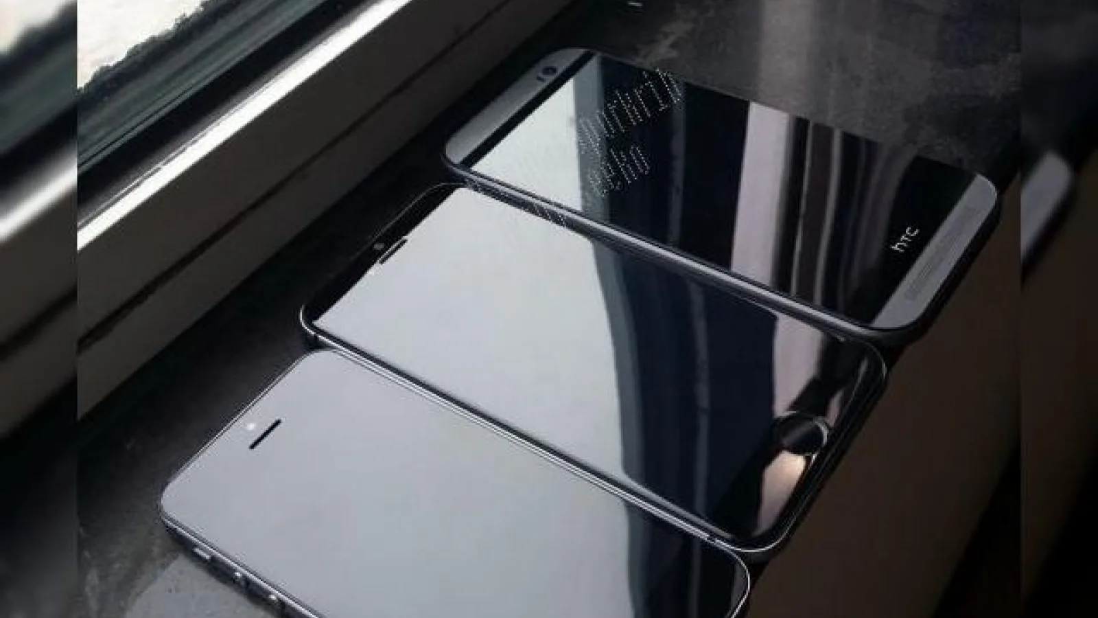 Noi imagini cu iPhone 6 versiunea space grey Îl compară cu iPhone 5s și HTC One M8