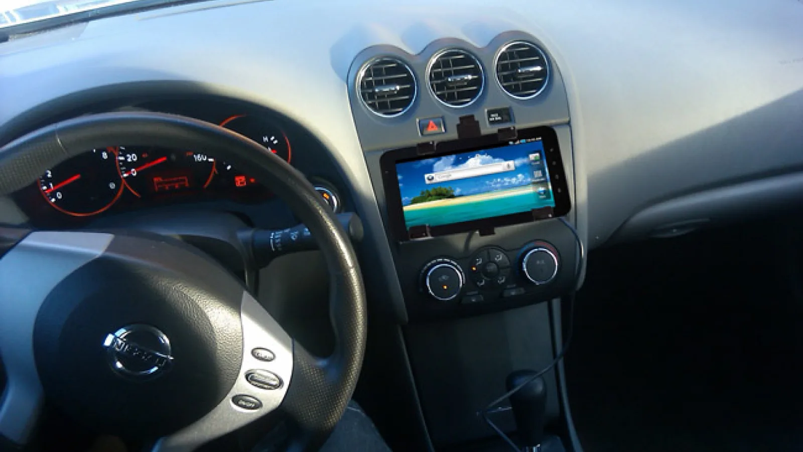 Google pregătește o platformă auto care va rivaliza cu Apple CarPlay