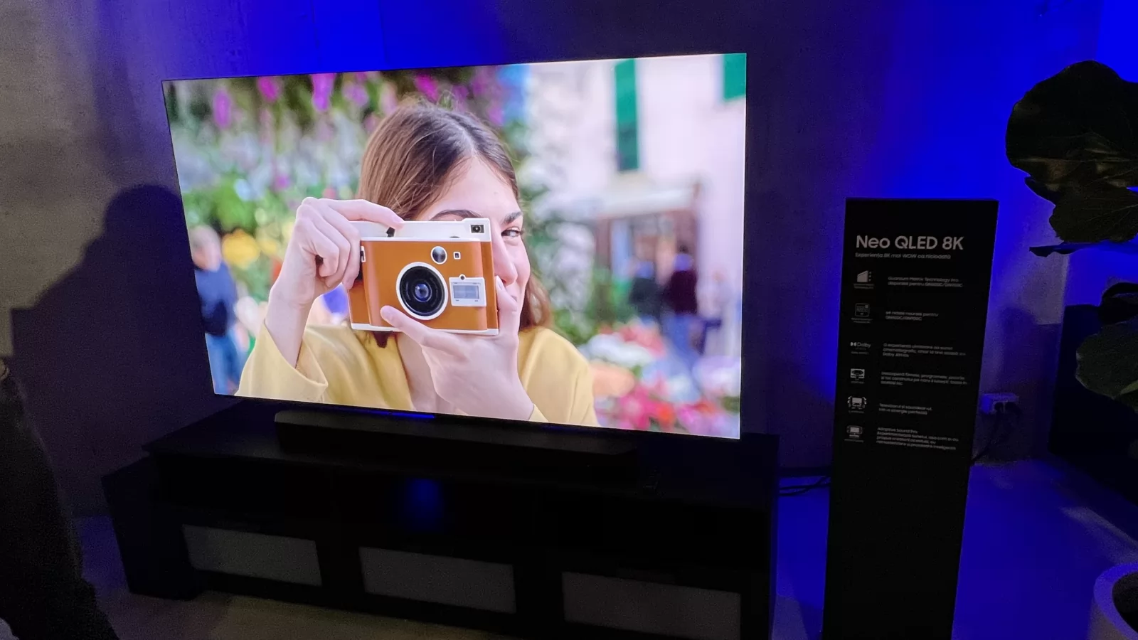 Samsung a adus în România televizorul cu margini invizibile Samsung QN900C (Neo QLED 8K); Iată impresii