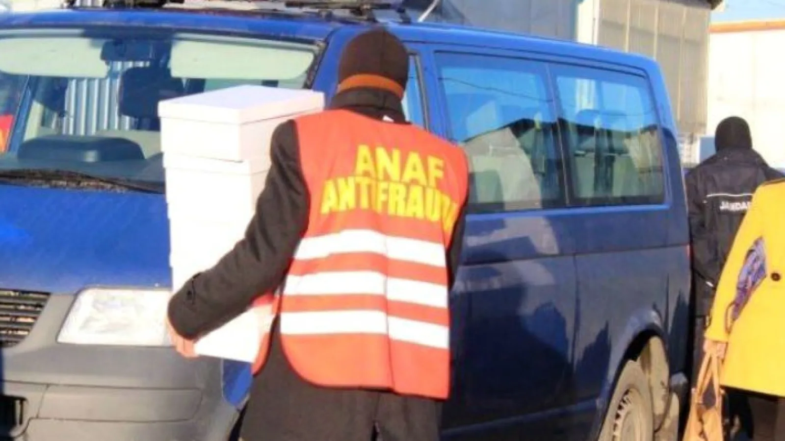 Fraudă la vânzarea online de telefoane și tablete, cu prejudiciu de 1.37 milioane de euro; 6 persoane arestate!