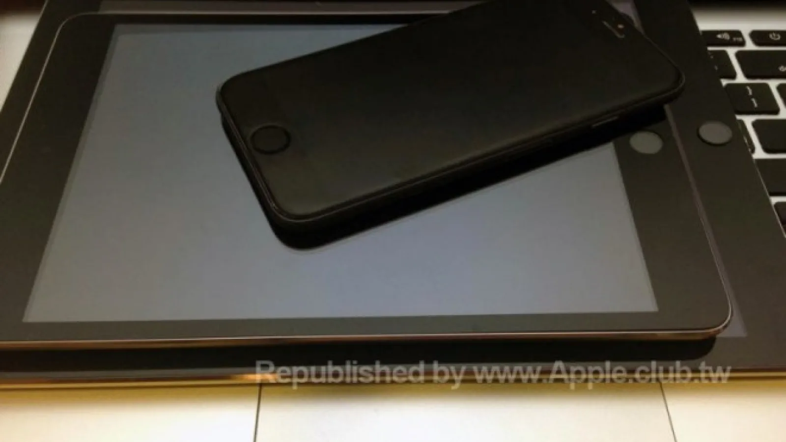 Viitoarea generație iPad Mini apare Într-o primă fotografie ce confirmă prezența scanner-ului de amprente Touch ID