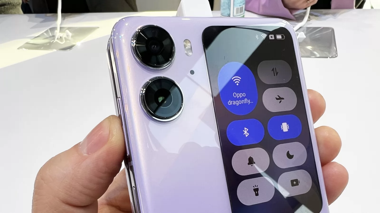 OPPO Find N2 Flip: Conectivitate de flagship fără probleme