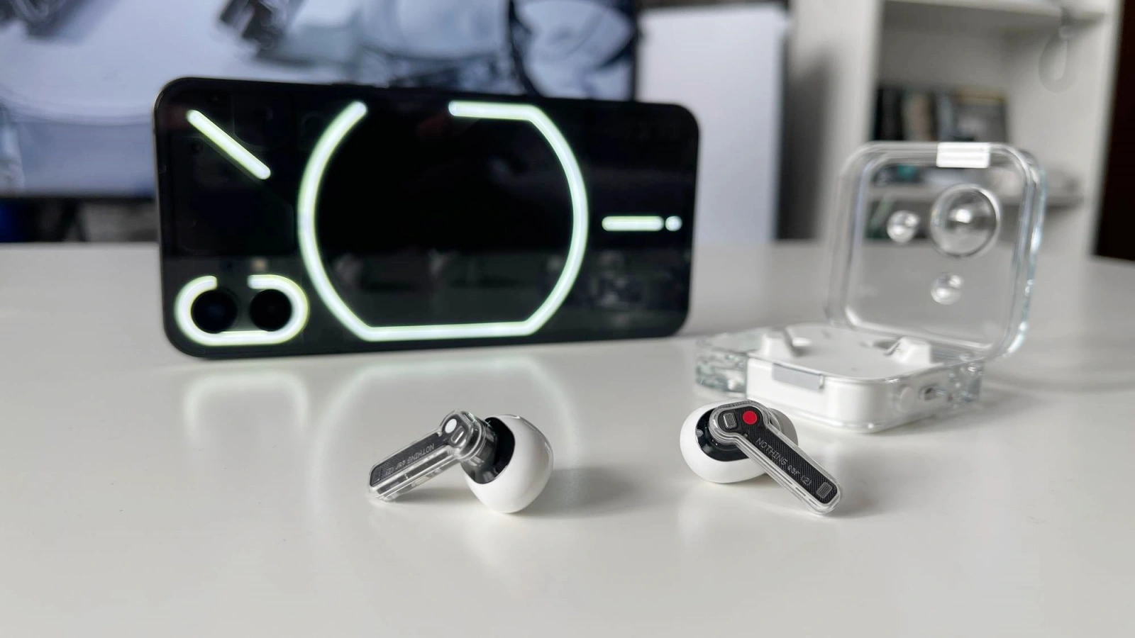 Nothing Ear (2) Review: Generația 2.0 de căști wireless bifează o evoluție notabilă, păstrând design-ul transparent deja familiar