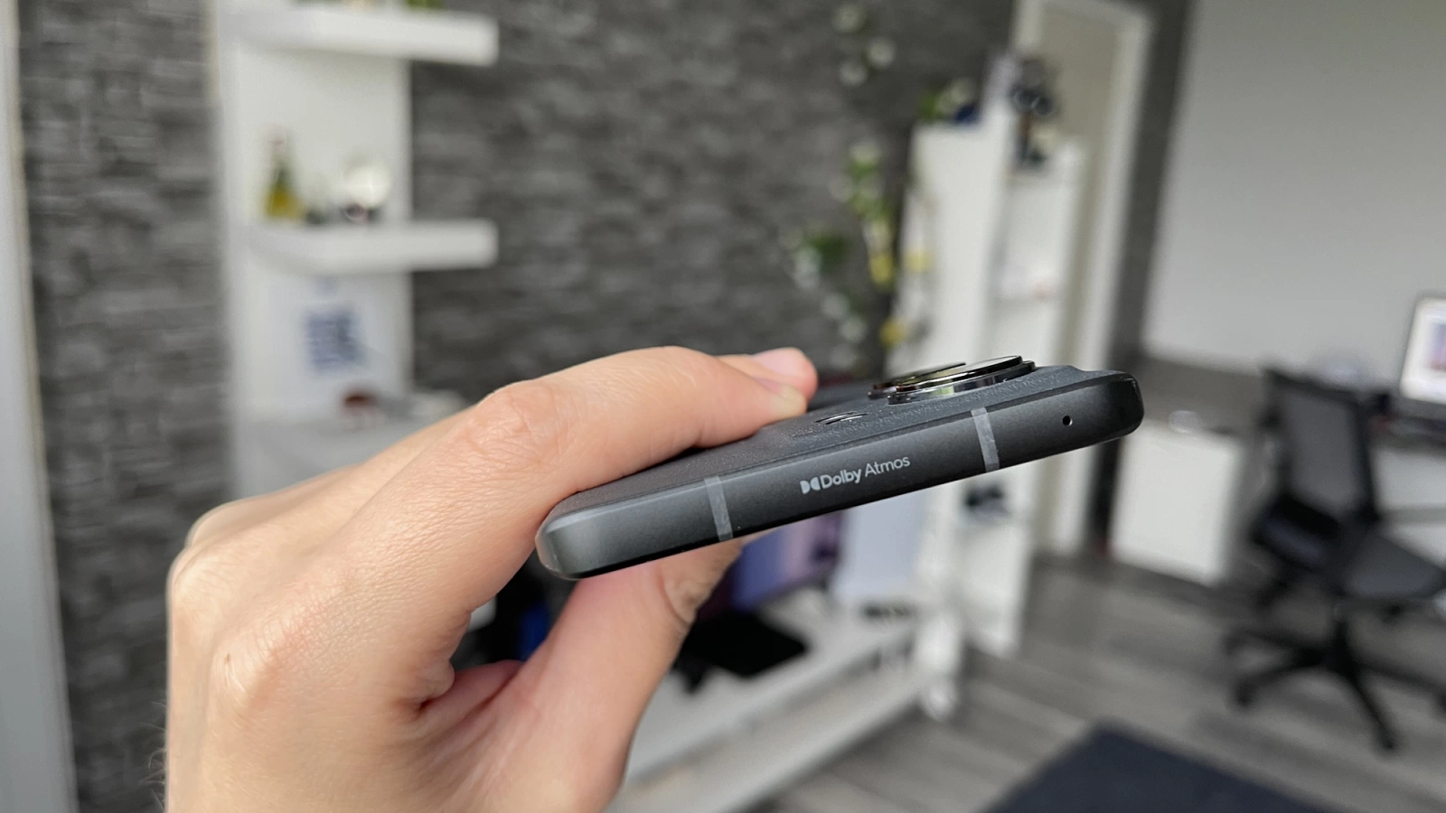 Motorola Edge 40: Acustică stereo de care vei fi mulțumit dacă nu ești pretențios, fie că te joci sau asculți muzică