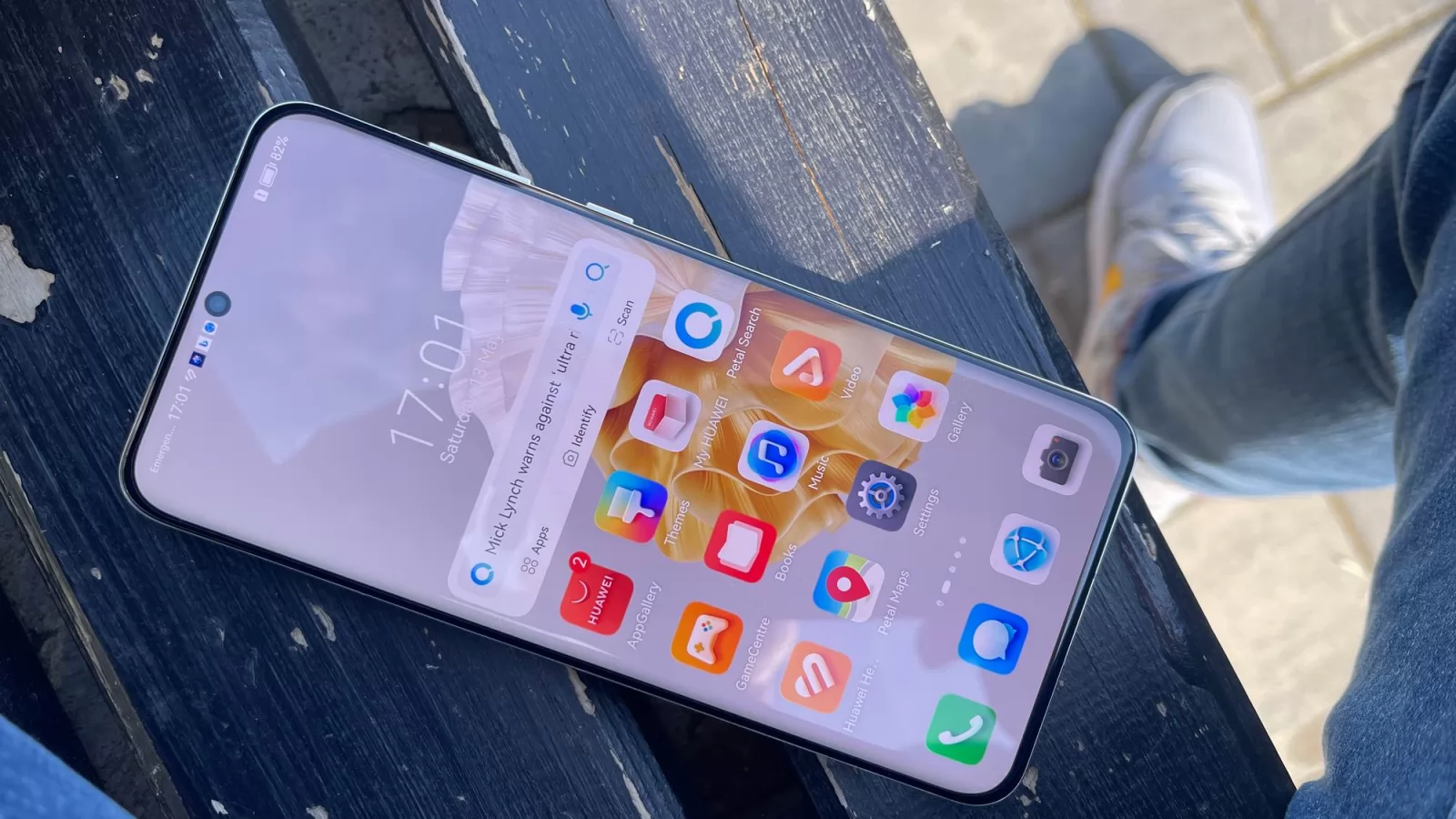 Huawei P60 Pro: Display curbat la colţuri, perfect dimensionat