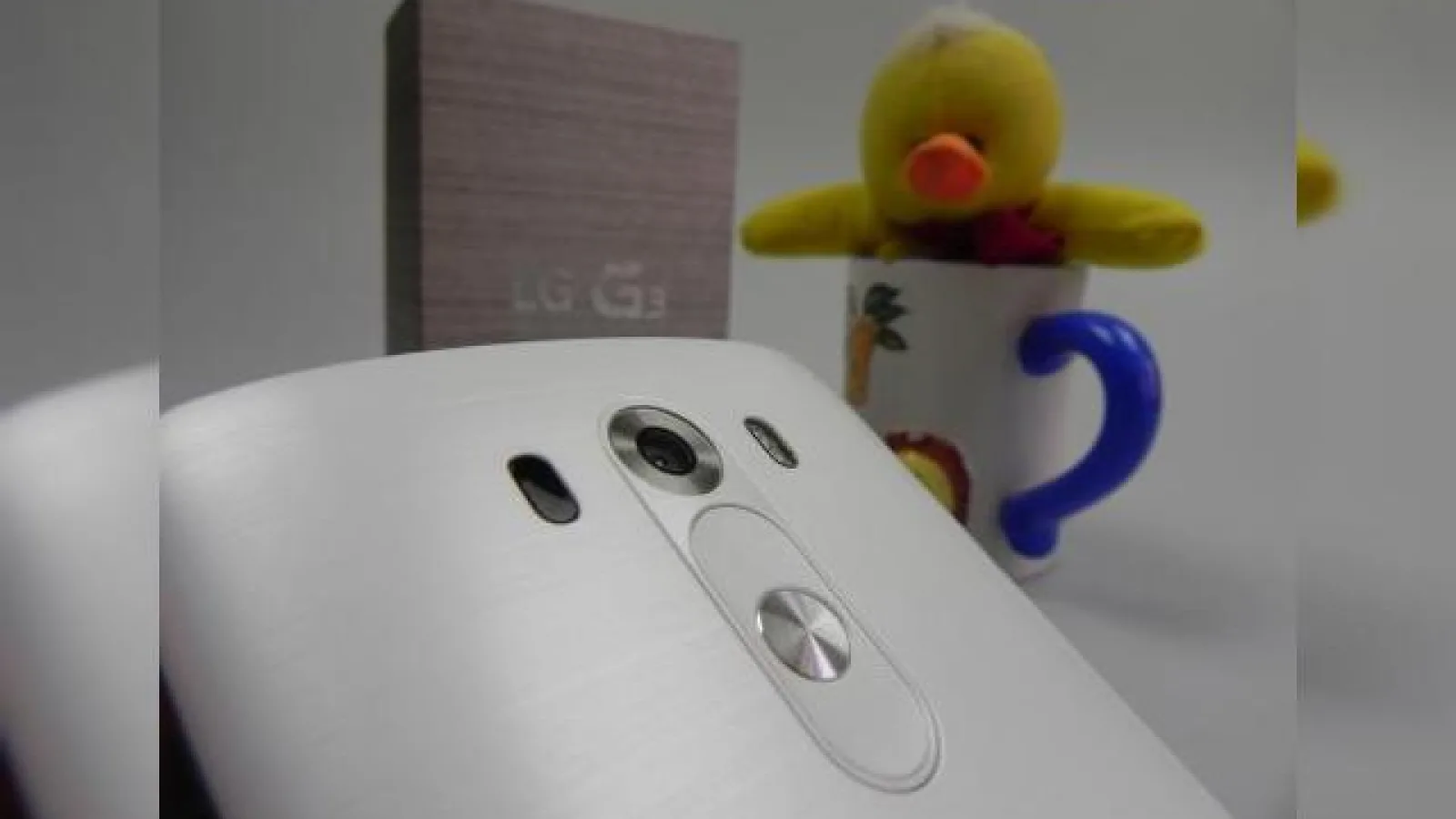 LG G3 unboxing: scoatem din cutie un posibil campion al acestui an, primul telefon QHD pe care Îl testăm (Video)