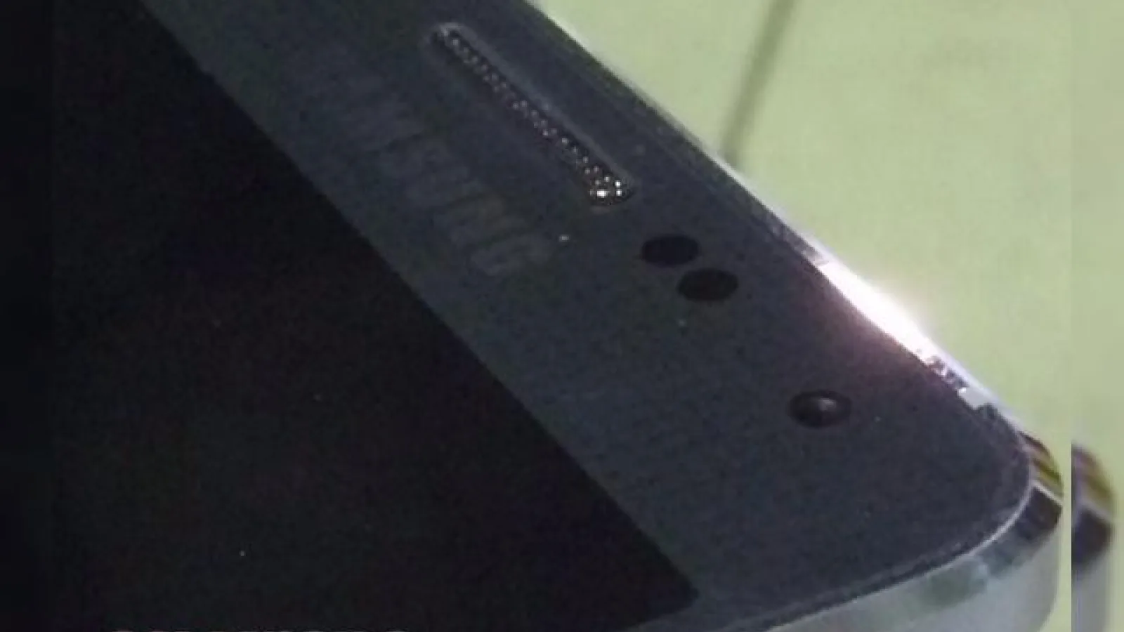 Metalul este aici! Samsung Galaxy F apare Într-un prim plan cu accentul pe marginea sa metalică