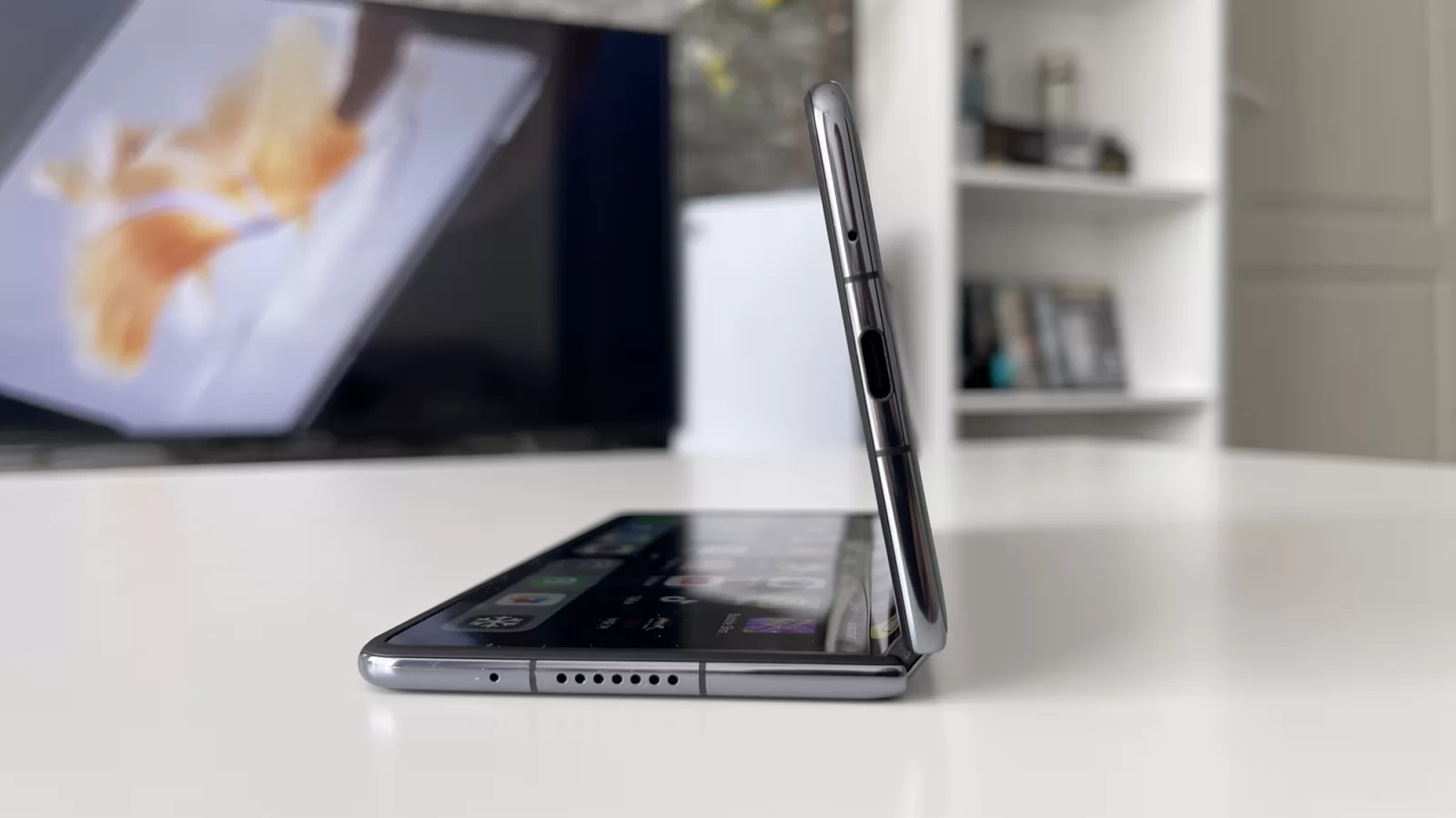 Huawei Mate X3: Acustica mizează pe claritate, nu neapărat volum şi bas