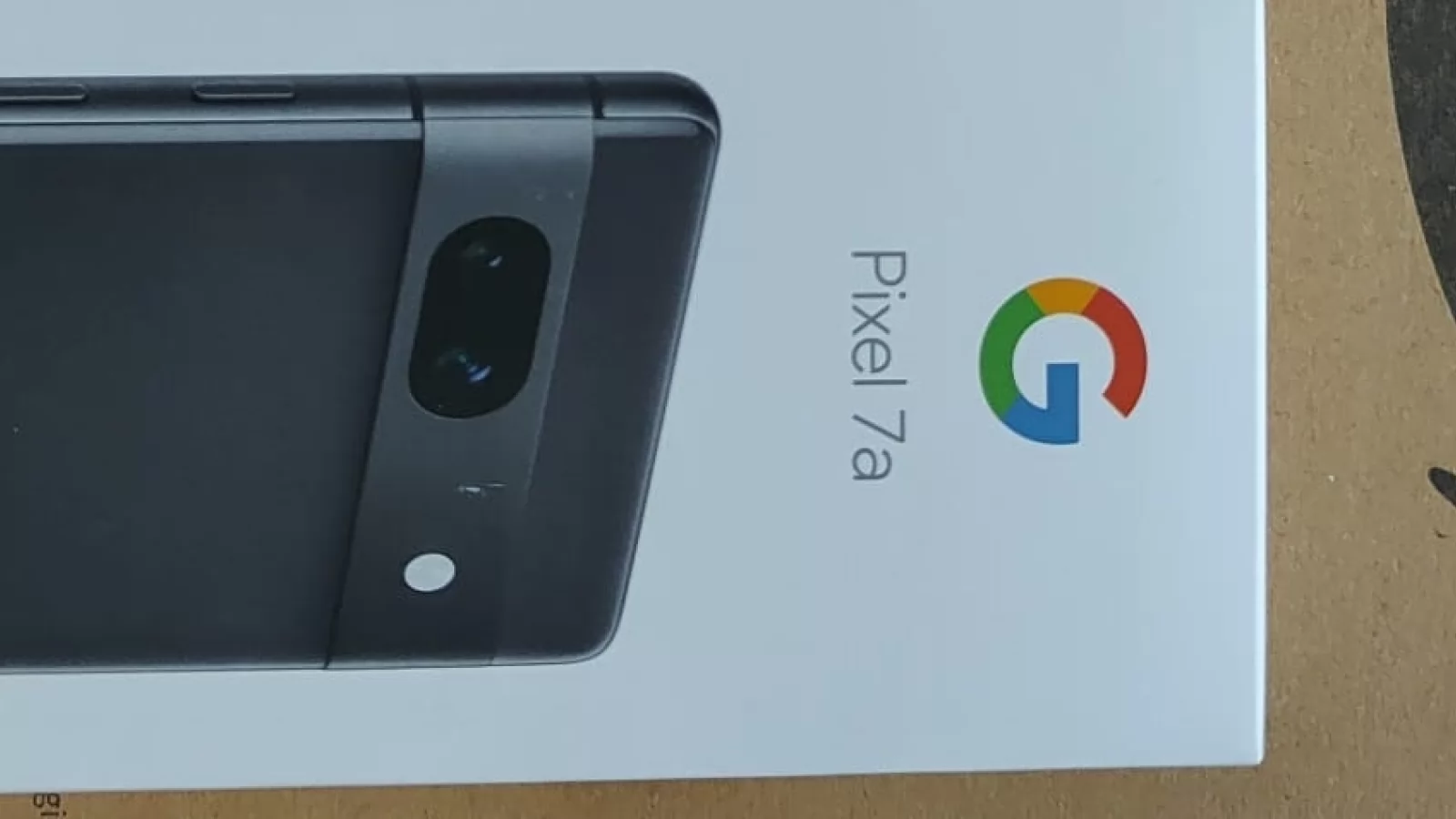 Amazon DE începe livrările de Google Pixel 7a, la pachet cu un cadou surpriză; Ce au primit cumpărătorii?