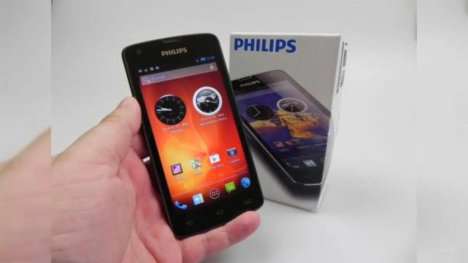 Philips Xenium W8510 Unboxing: scoatem din cutie un campion al bateriei (Video)