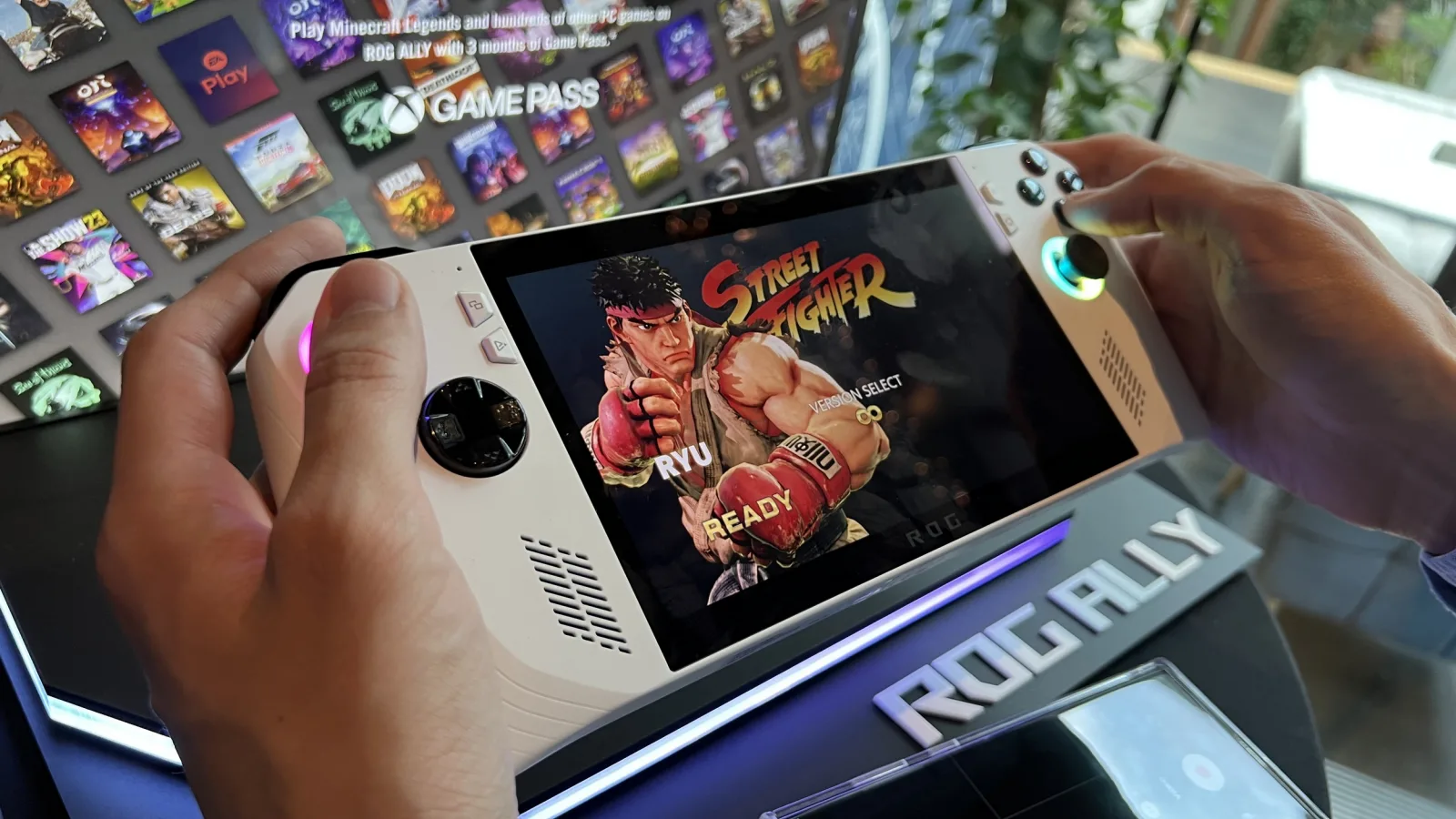Am încercat consola ASUS ROG Ally, proaspăt lansată în România, cu Steam, Xbox Game Pass (Video)