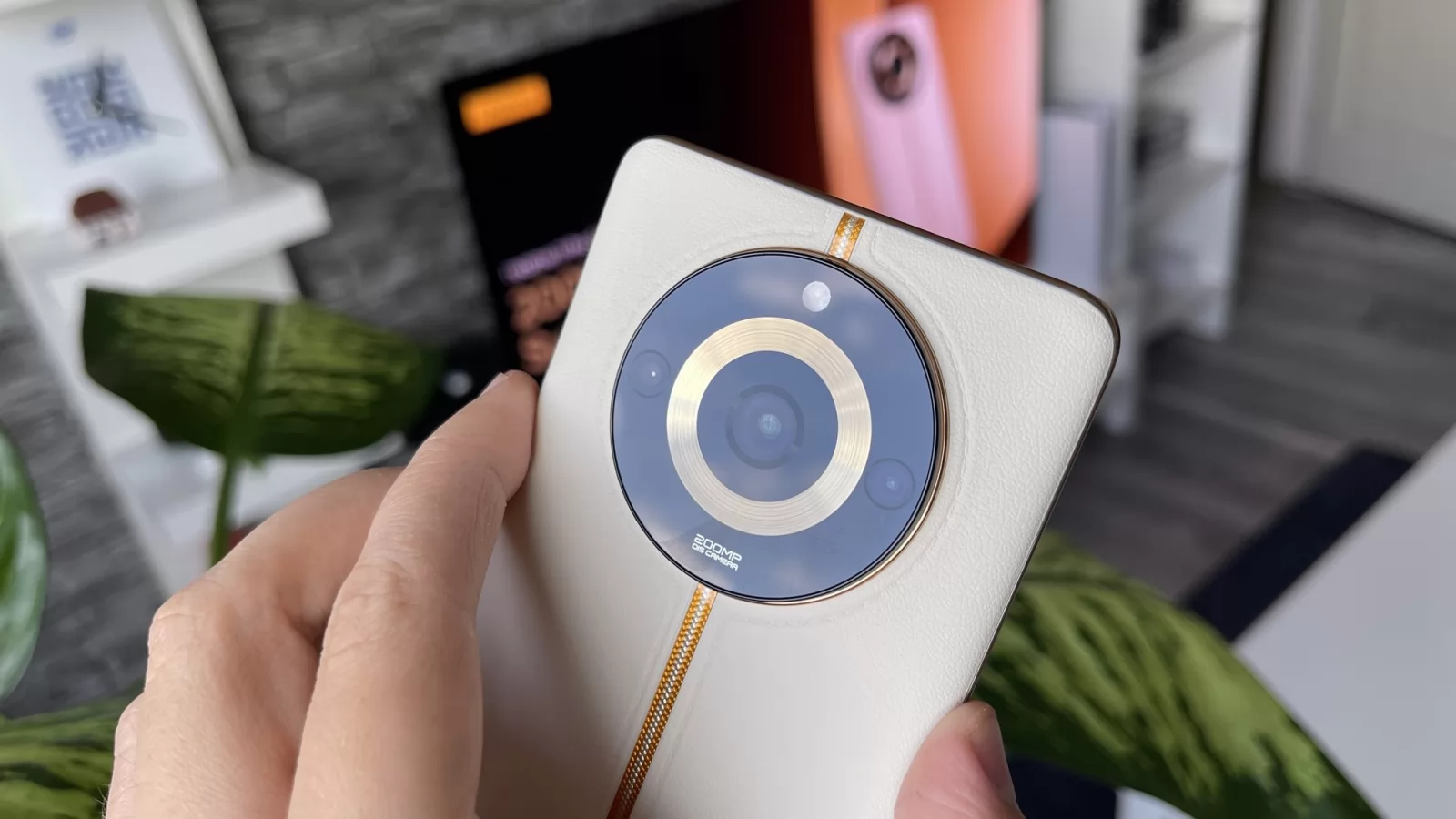 realme 11 Pro+ Unboxing: camera de 200 de megapixeli ajunge la îndemâna maselor + spate din piele chic