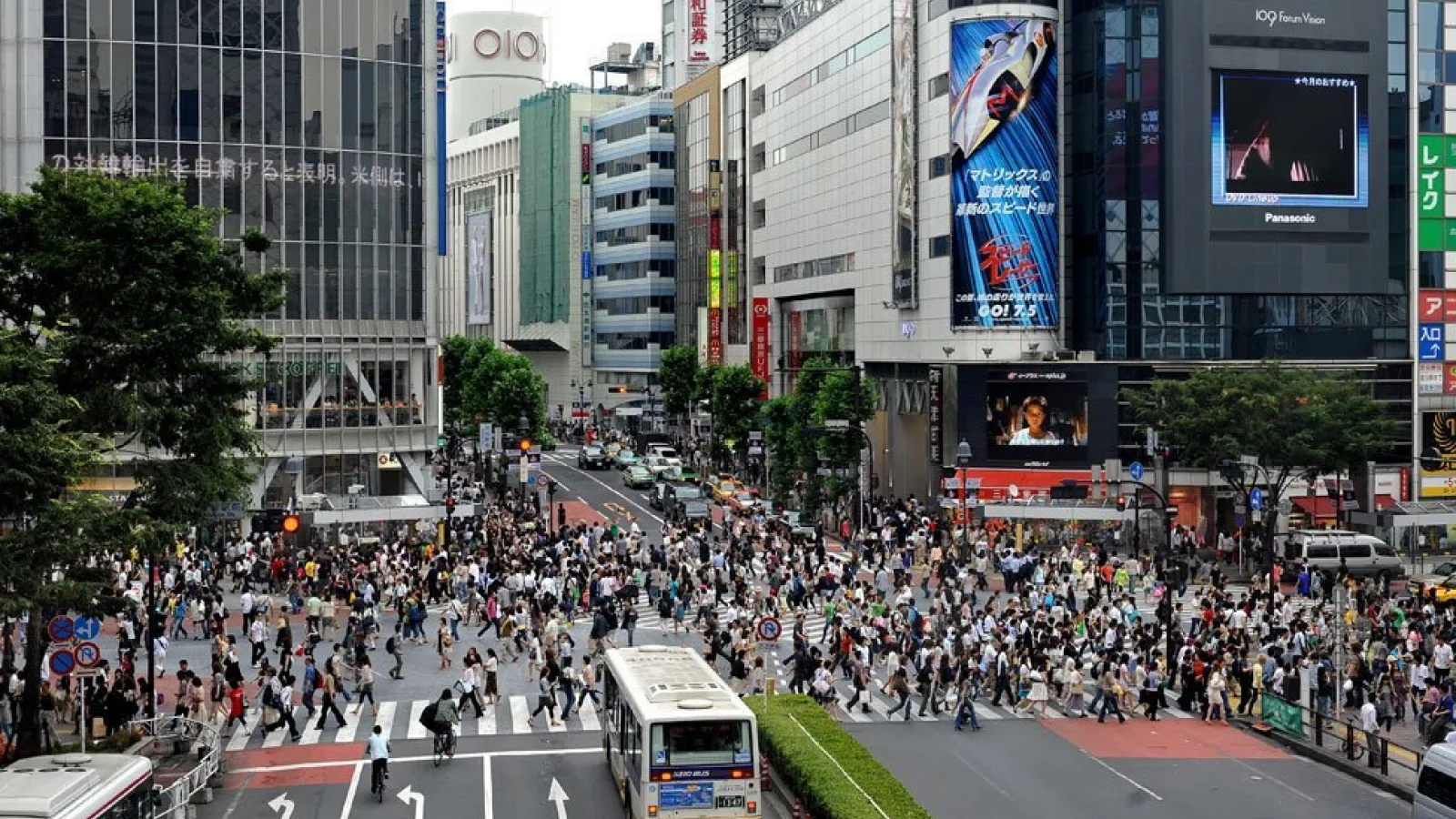 Mersul de zombie cu telefonul În mână, o problemă În Japonia; Un operator local lansează un clip de awareness (Video)