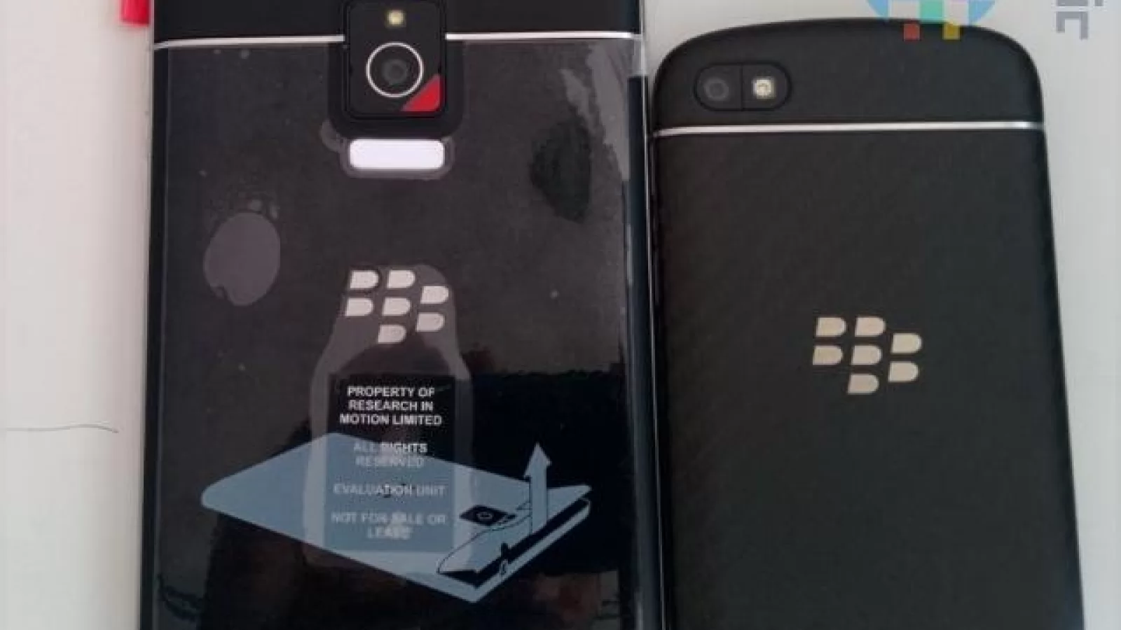 BlackBerry Passport apare Într-o nouă galerie de fotografii hands on, comparat cu BlackBerry Q10