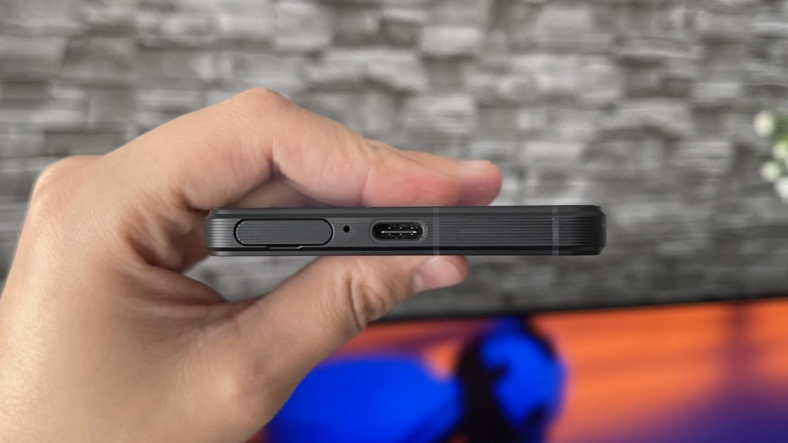 Sony Xperia 1 V: Baterie peste câţiva grei, realizarea e că are 5000 mAh în aşa corp