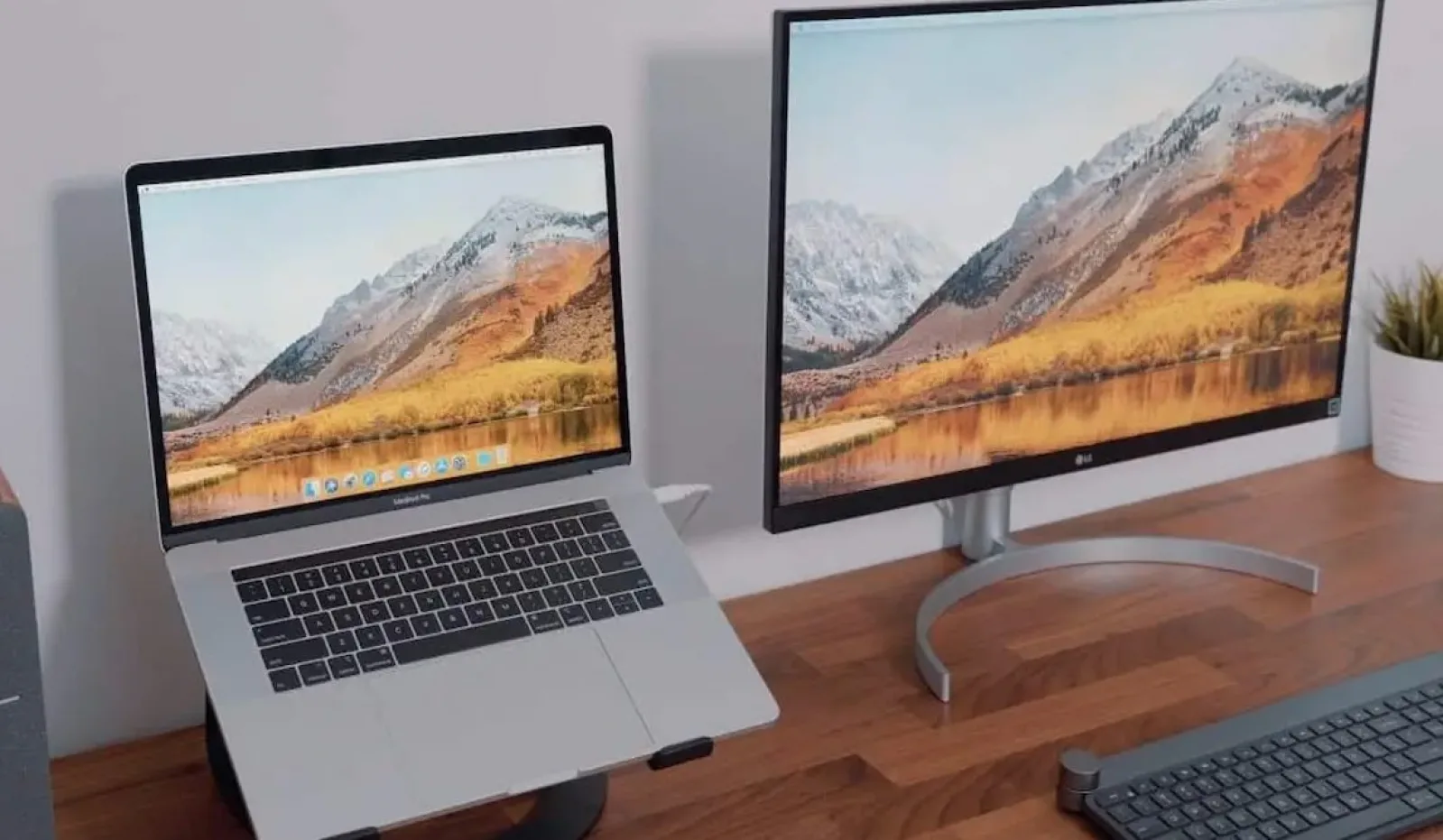 Apple ne pregătește un display extern pentru Mac ce are și rol de Smart Display în mod low-power (zvon)