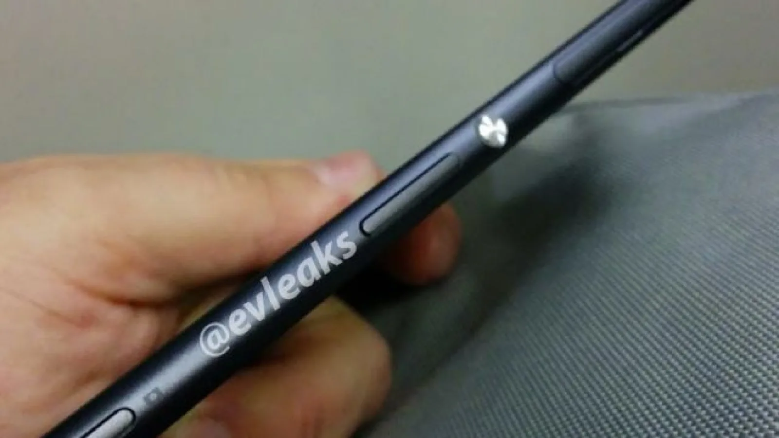 Sony Xperia Z3 Își face apariția În noi fotografii hands-on
