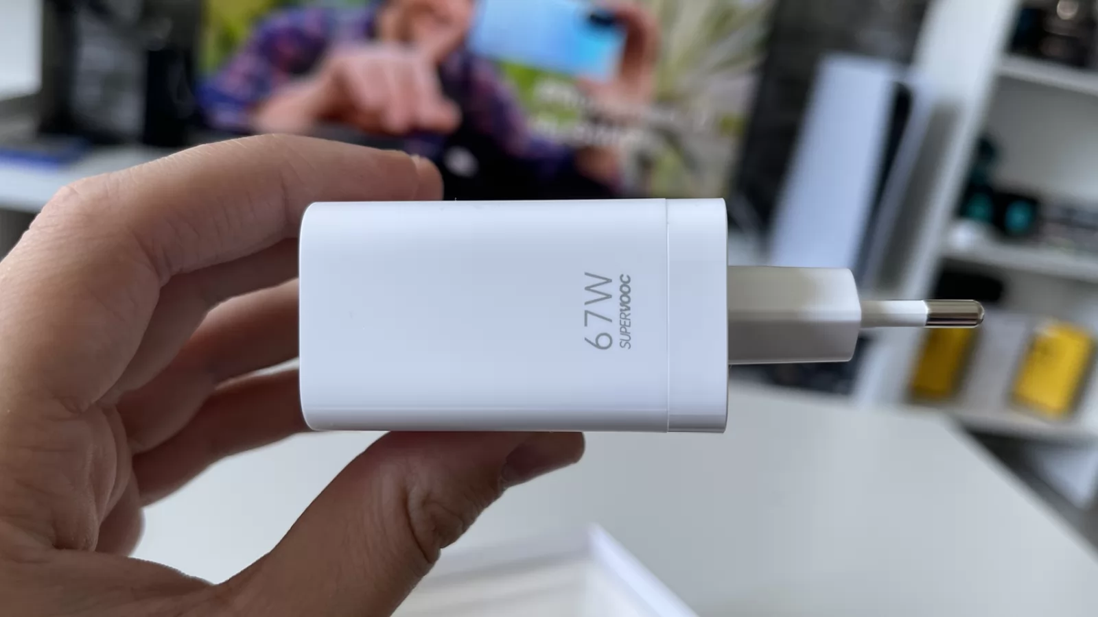 OPPO A98 5G: Baterie excelentă pentru pasionații de filme / seriale și încărcare rapidă care nu te lasă la greu
