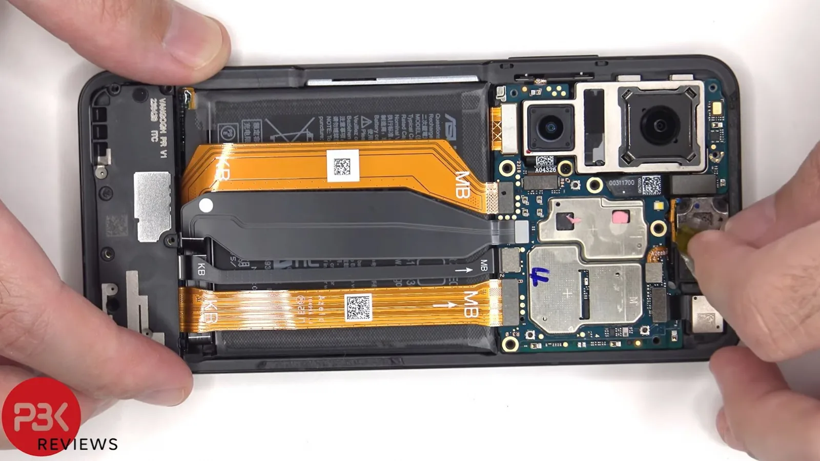De ce e dificil de reparat ASUS ZenFone 10; Iată-l disecat în faţa camerei (Video)