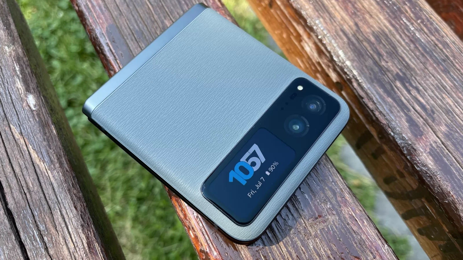 Motorola RAZR 40: Cameră foto duală care nu îți trădează așteptările, macro și selfie de calitate + două moduri Night