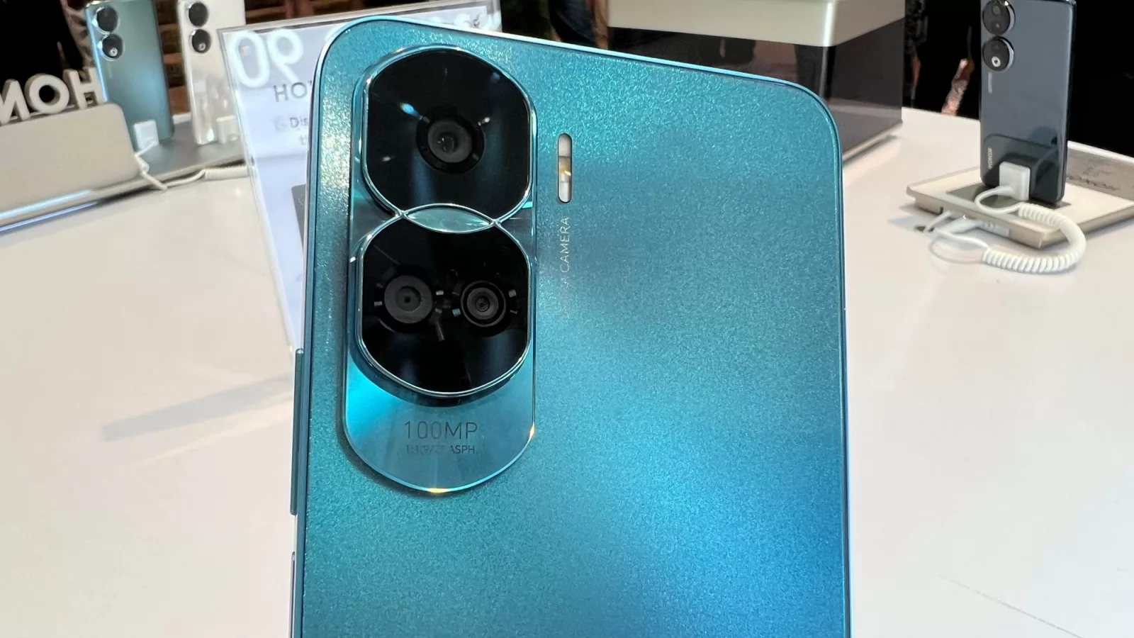 Honor 90 Lite Hands On Review: reîncarnarea Huawei P Lite-urilor, dacă mai ţineţi minte (Video)