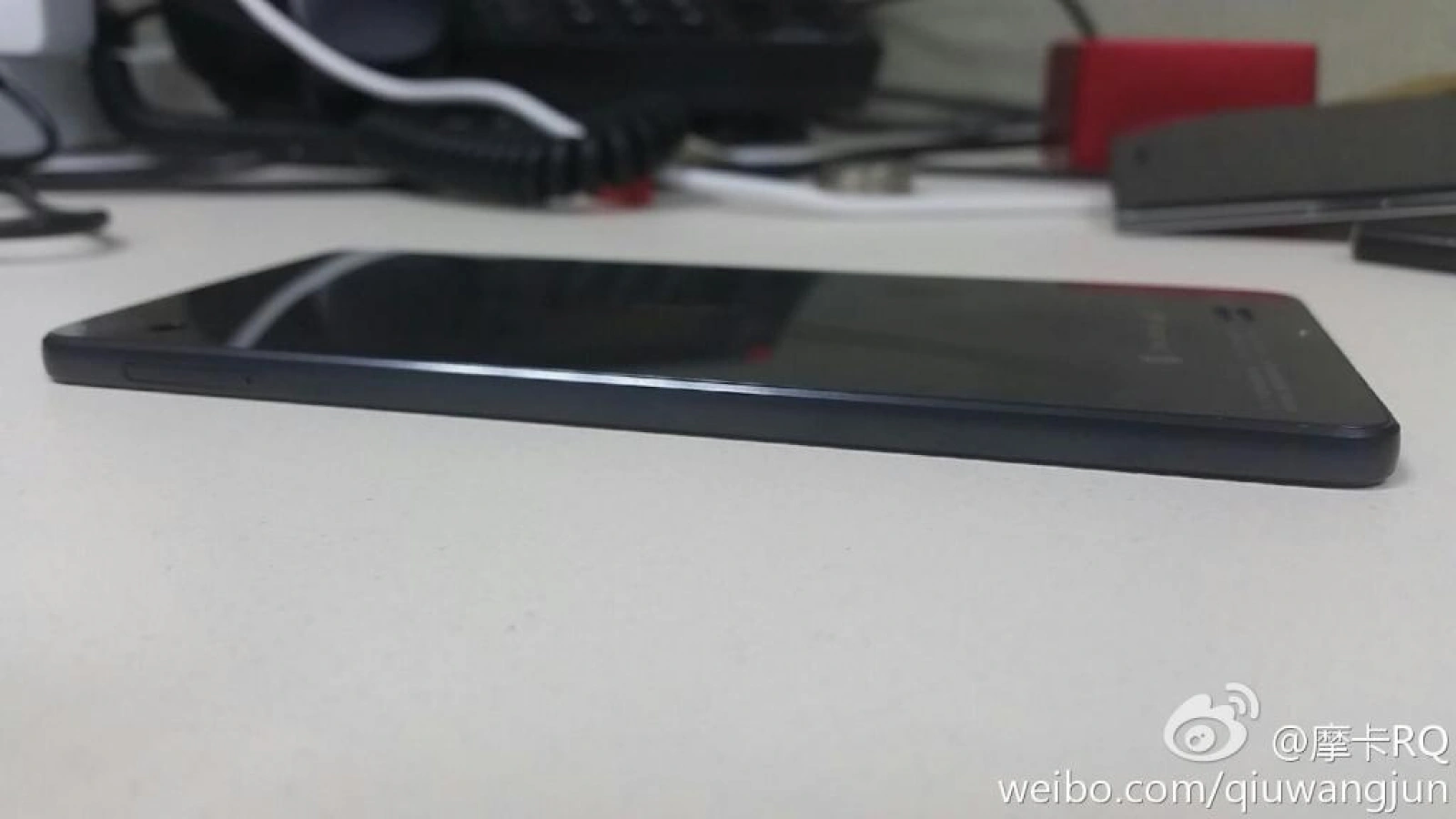 Gionee GN9005, cu puțin mai gros decât două monede puse una peste alta! (fotografii live)