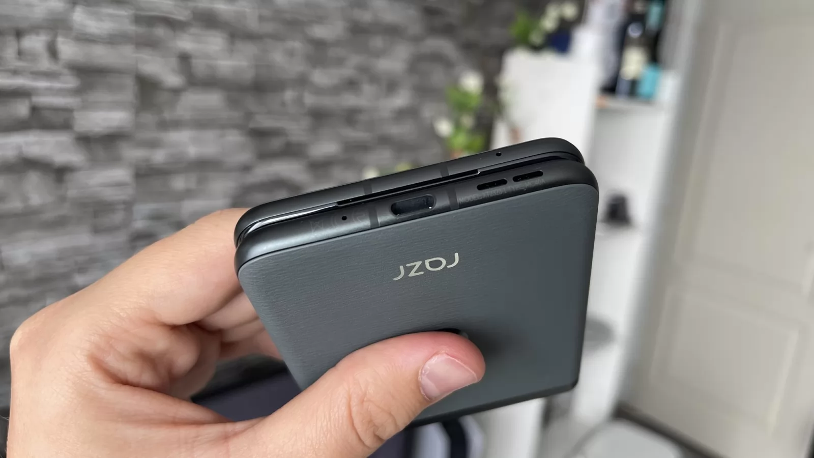 Motorola RAZR 40: Pachetul clasic de difuzoare stereo care îți oferă calitate și volum echilibrat