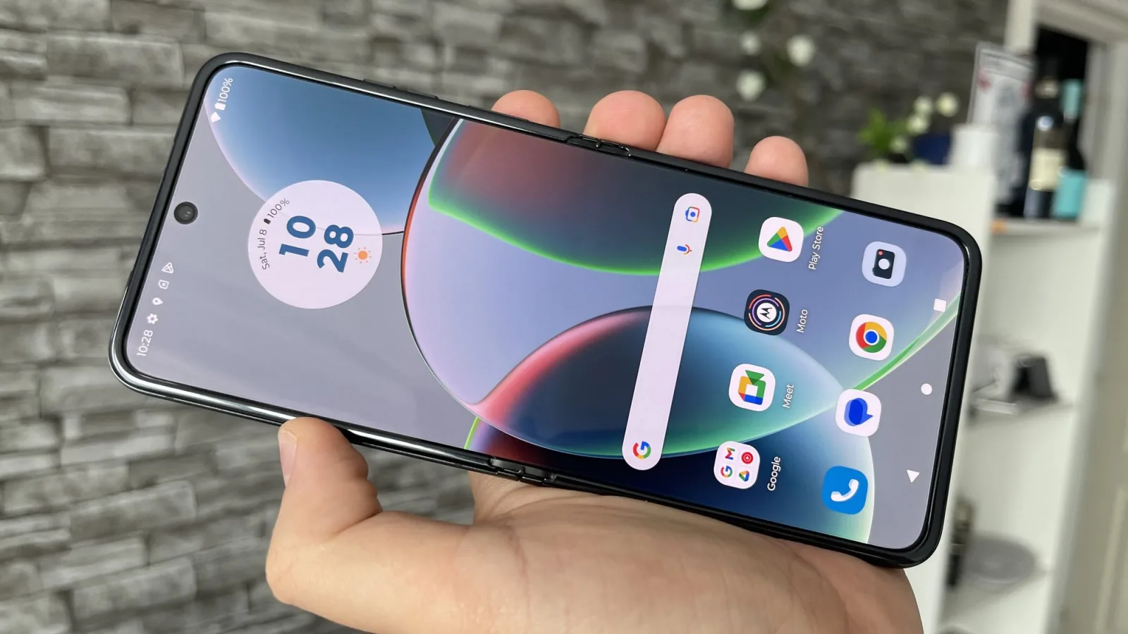Motorola RAZR 40: Display pliabil AMOLED 144Hz peste așteptări de luminos și un ecran secundar mic dar util