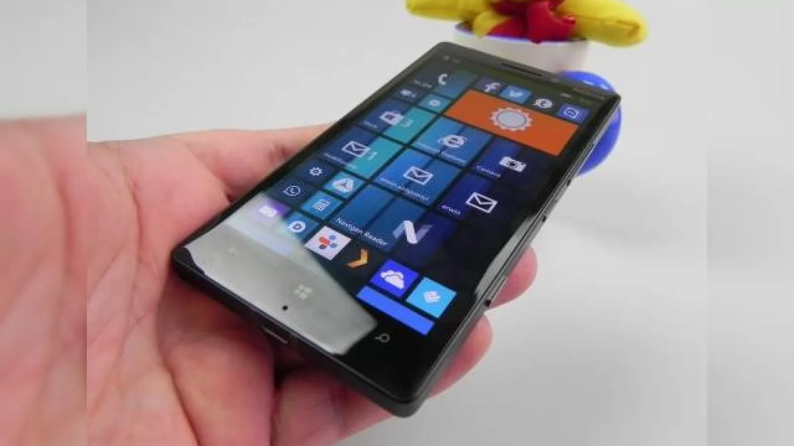 Nokia Lumia 930 review: "cărămida premium" cu acustică foarte bună și captură nocturnă excelentă lovește concurența (Video)