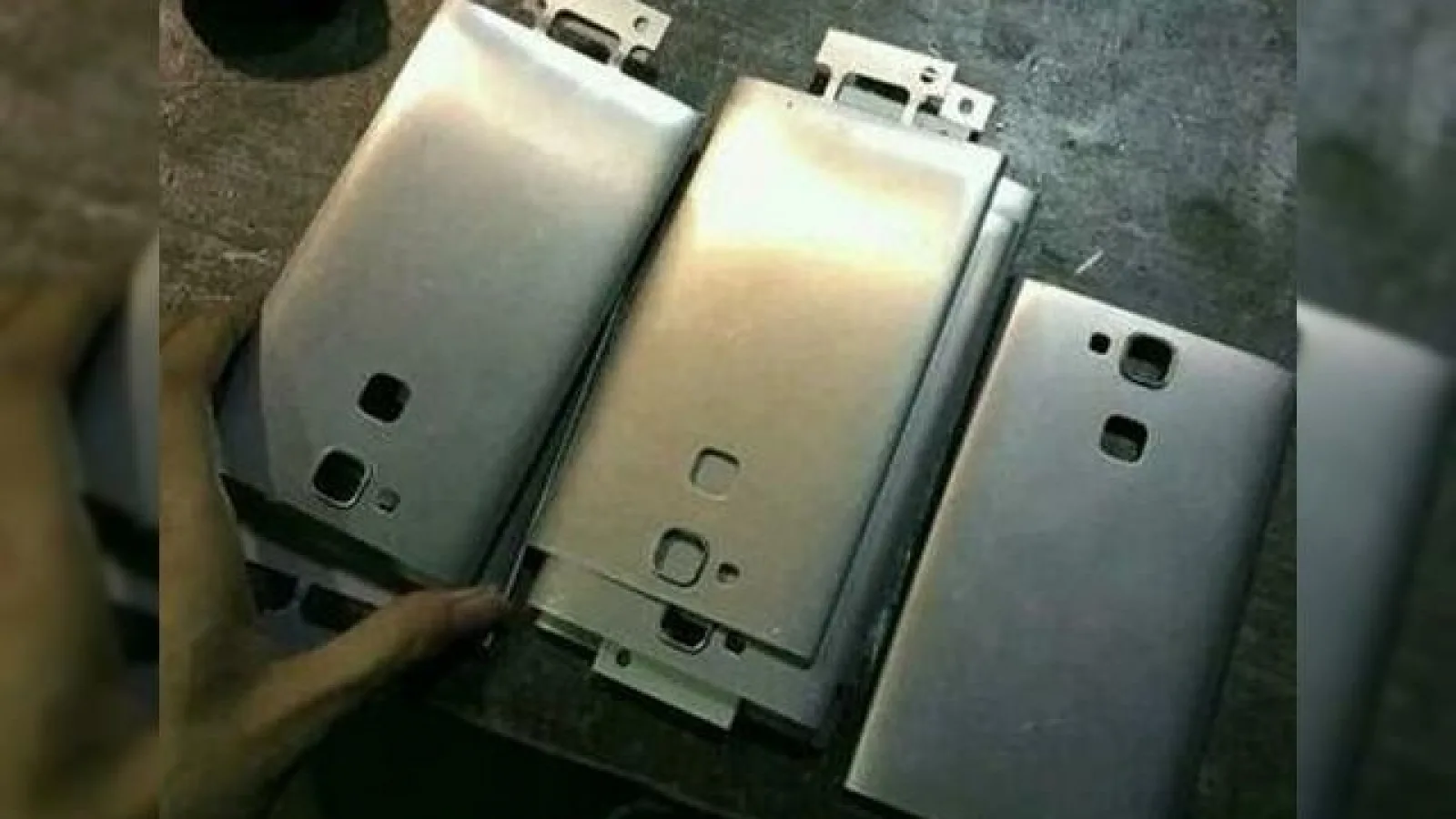Panoul spate a lui Huawei Ascend D3 apare Într-o nouă fotografie; lansarea programată pentru 4 septembrie