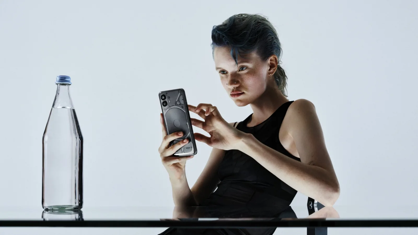 Turul Magazinelor #1302: Nothing Phone (2) în România, monitor 2K sub 1000 lei, joc nou Final Fantasy