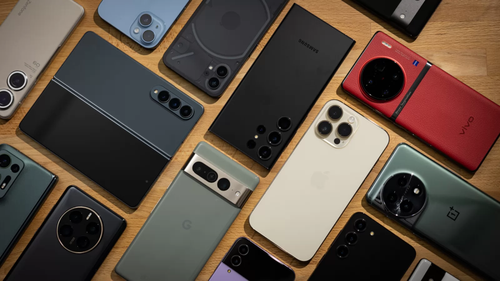 Cresc iar vânzările de telefoane? Piaţa smartphone dă semne de revenire conform unei analize Canalys
