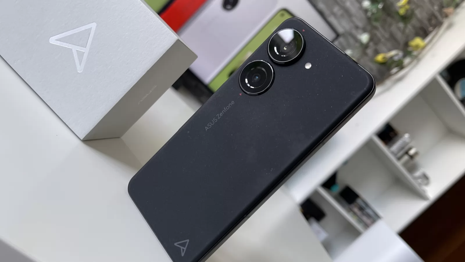 ASUS Zenfone 10: Hardware cu upgrade "a la iPhone"