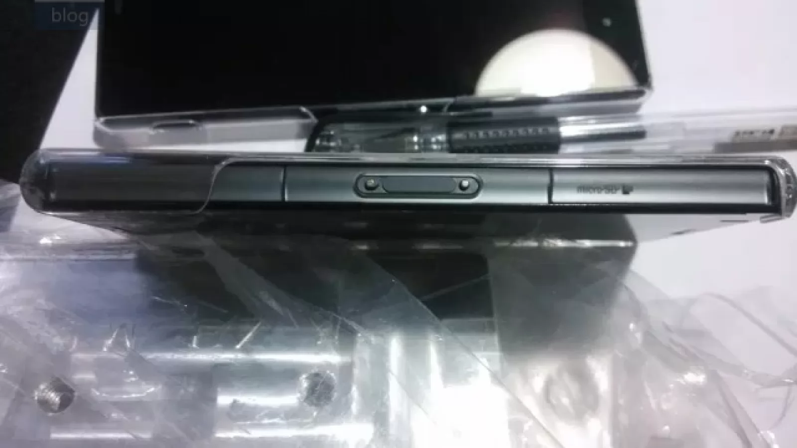 Sony Xperia Z3 Compact Își face apariția din nou În cadrul unor fotografii hands-on