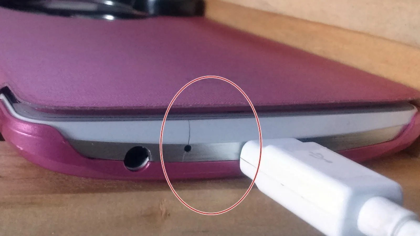 LG G3 ar putea avea probleme! Au fost semnalate crăpături În carcasa sa, În zona inferioară