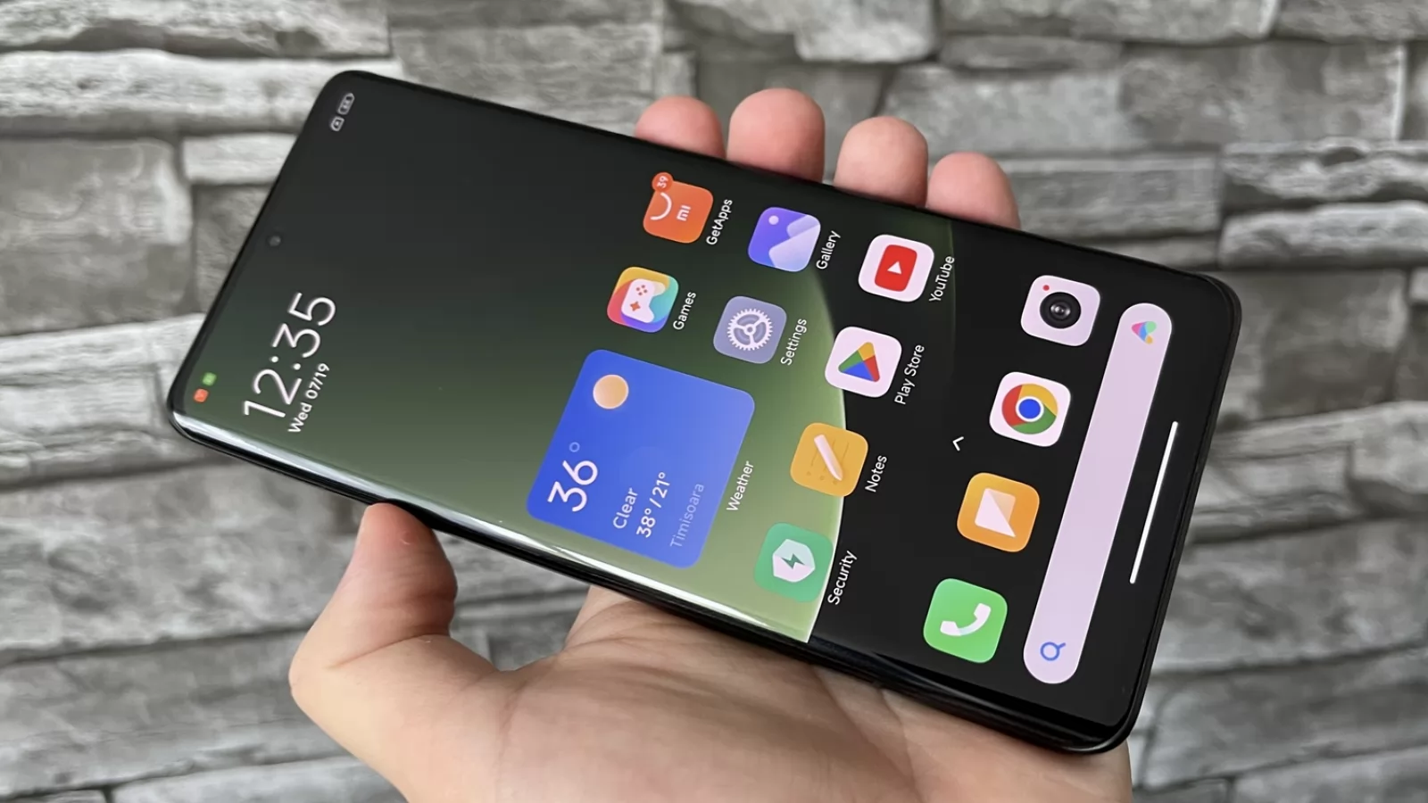 Xiaomi 13 Ultra: Display pregătit de încă un sezon de "Witcher" + COD Mobile