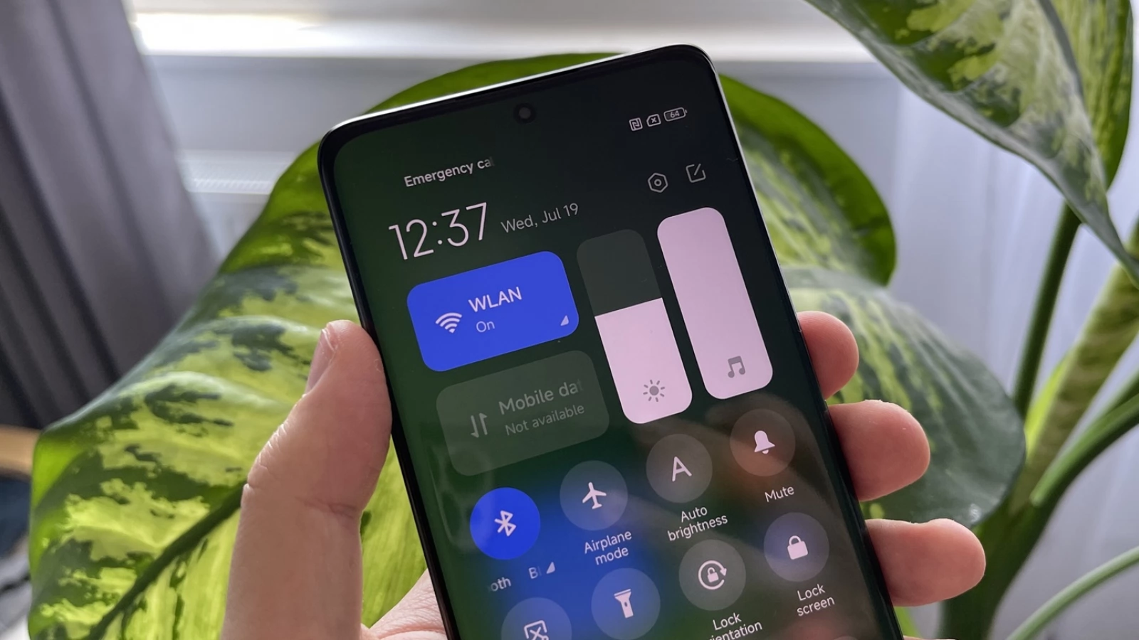 Xiaomi 13 Ultra: Conectivitate cu frâna de mâna din China trasă