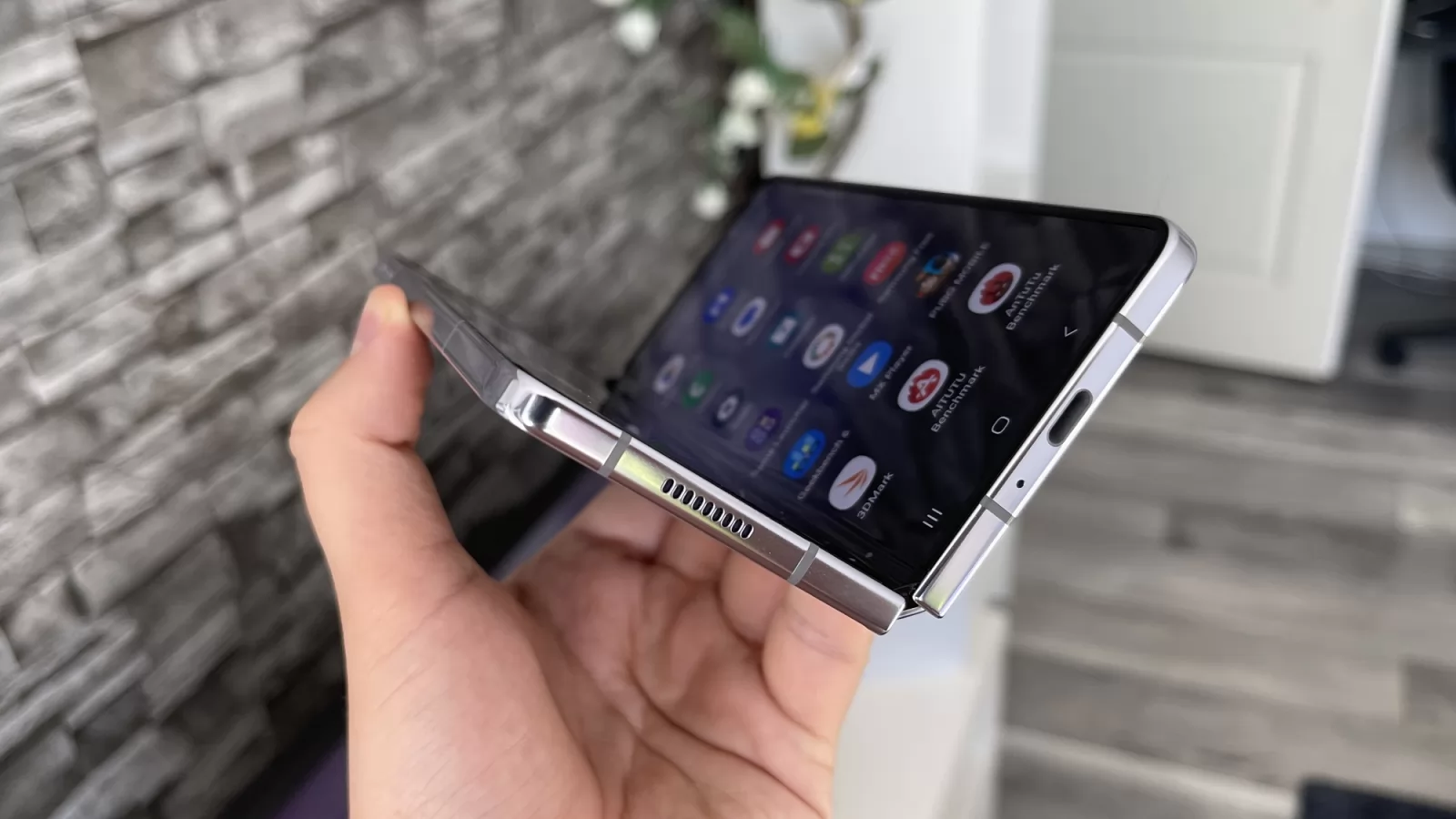 Samsung Galaxy Z Fold5: O suită completă de conectivitate, inclusiv standard USB-C 3.2
