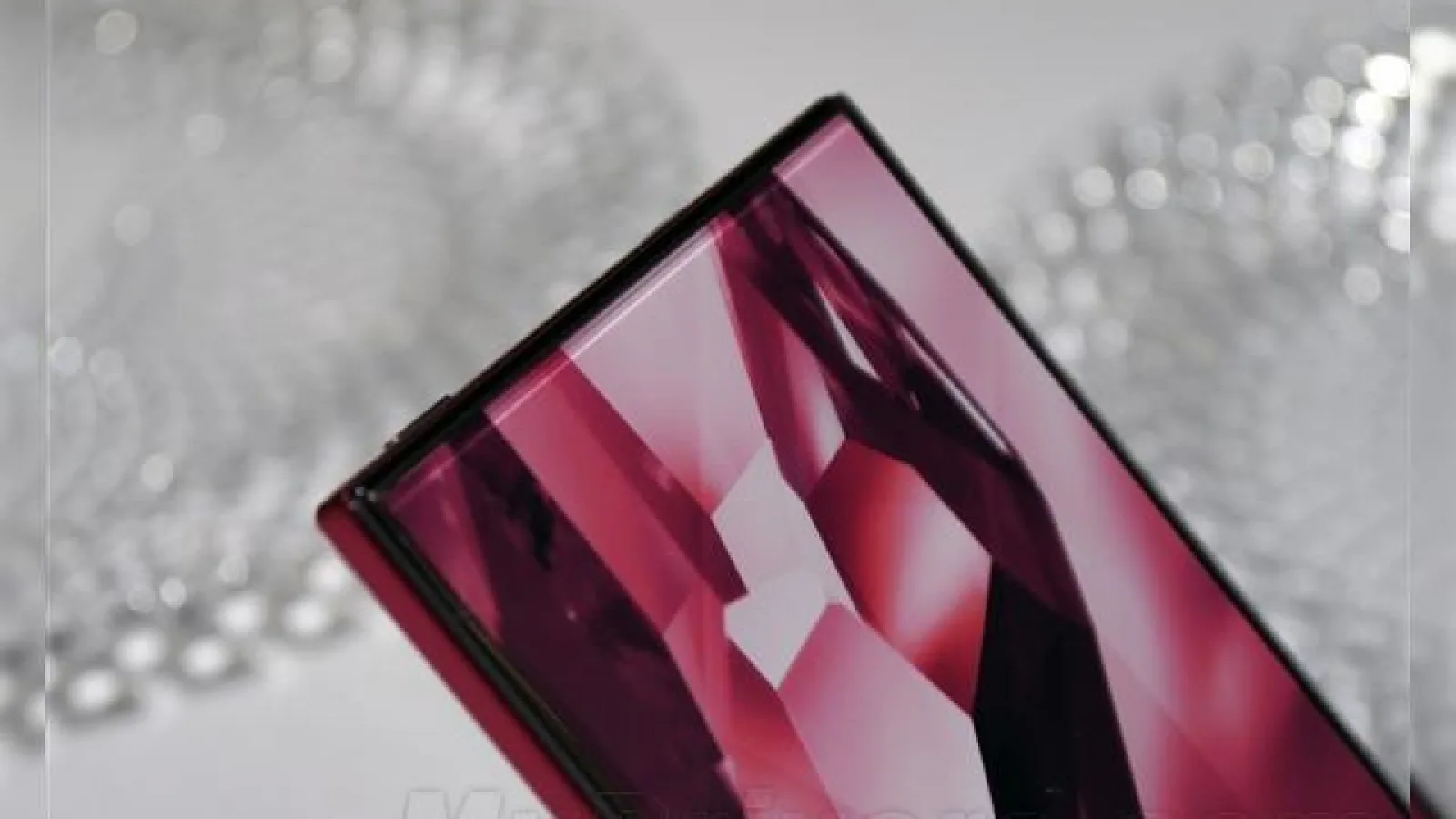 Sharp prezintă telefoanele Aquos Crystal și Crystal X, telefoane cu ecran cu adevărat edge to edge