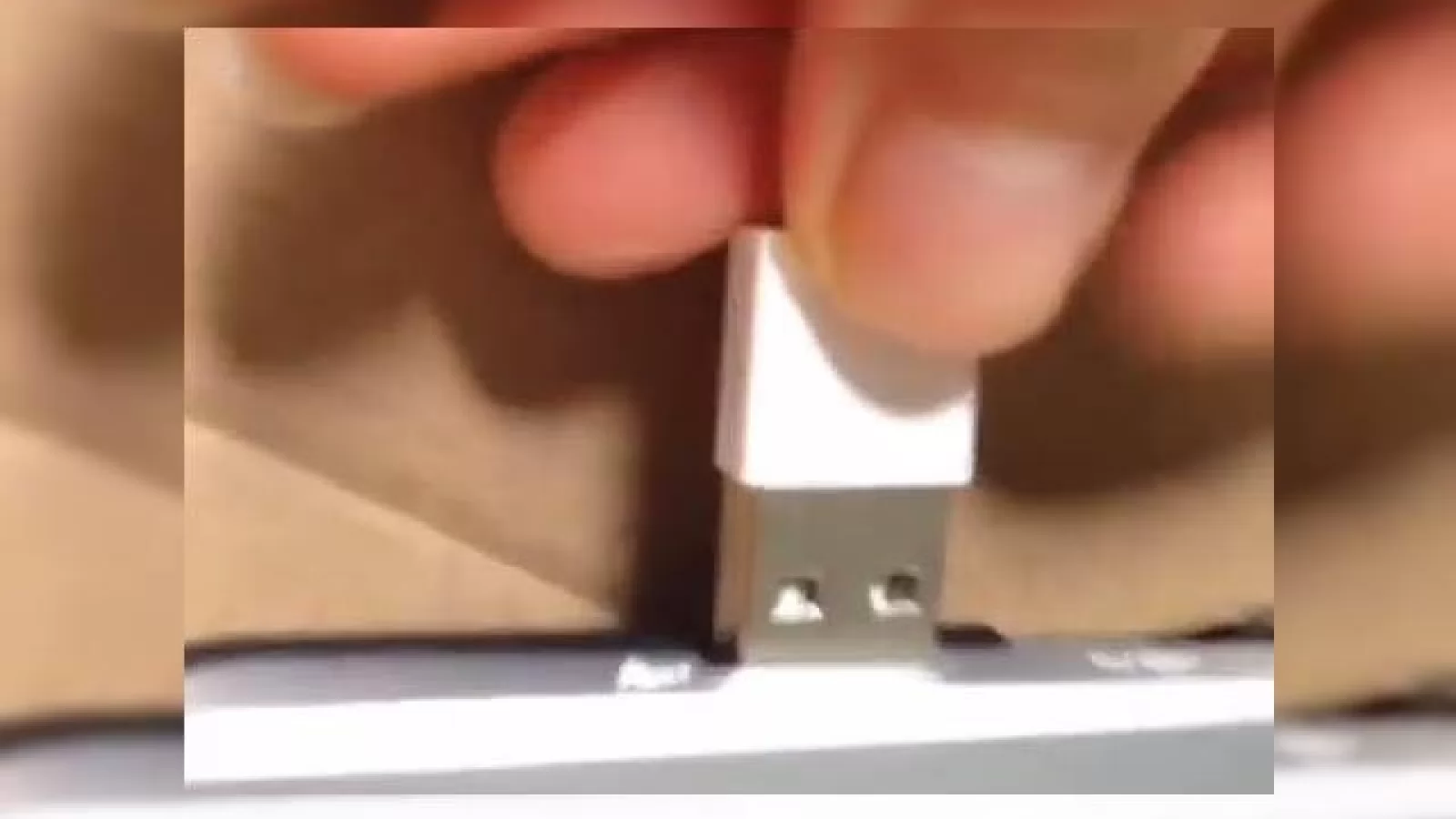 Cablul USB reversibil de la Apple filmat Într-un leak de 10 secunde (Video)