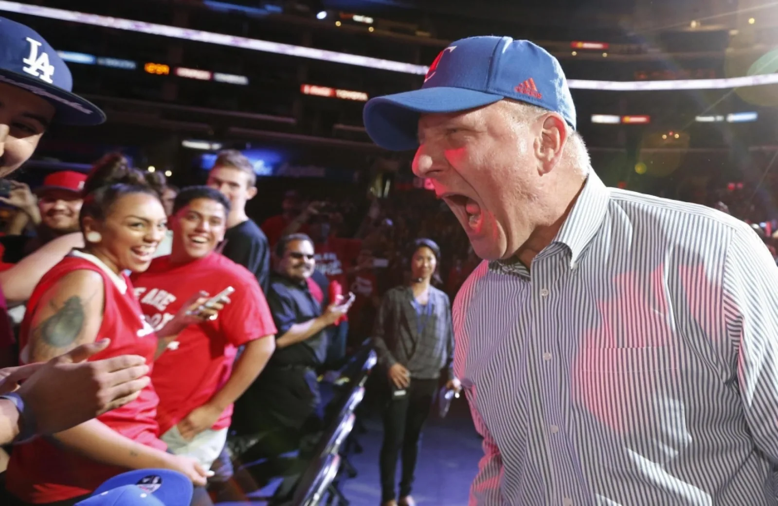 Steve Ballmer Își părăsește funcția din comitetul de conducere Microsoft, pentru a se axa pe... baschet