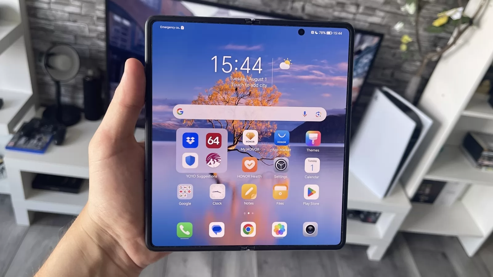 Honor Magic Vs: Display pliabil campion la luminozitate... până mai ieri