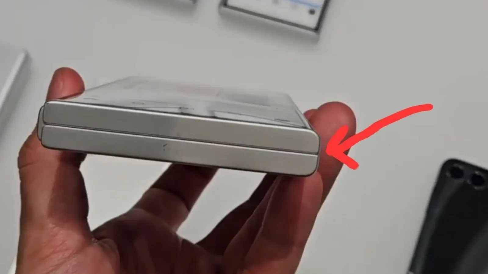 Samsung Galaxy Z Fold6 apare într-un video hands-on sub formă de prototip și aduce cea mai mare schimbare de design de până acum în serie