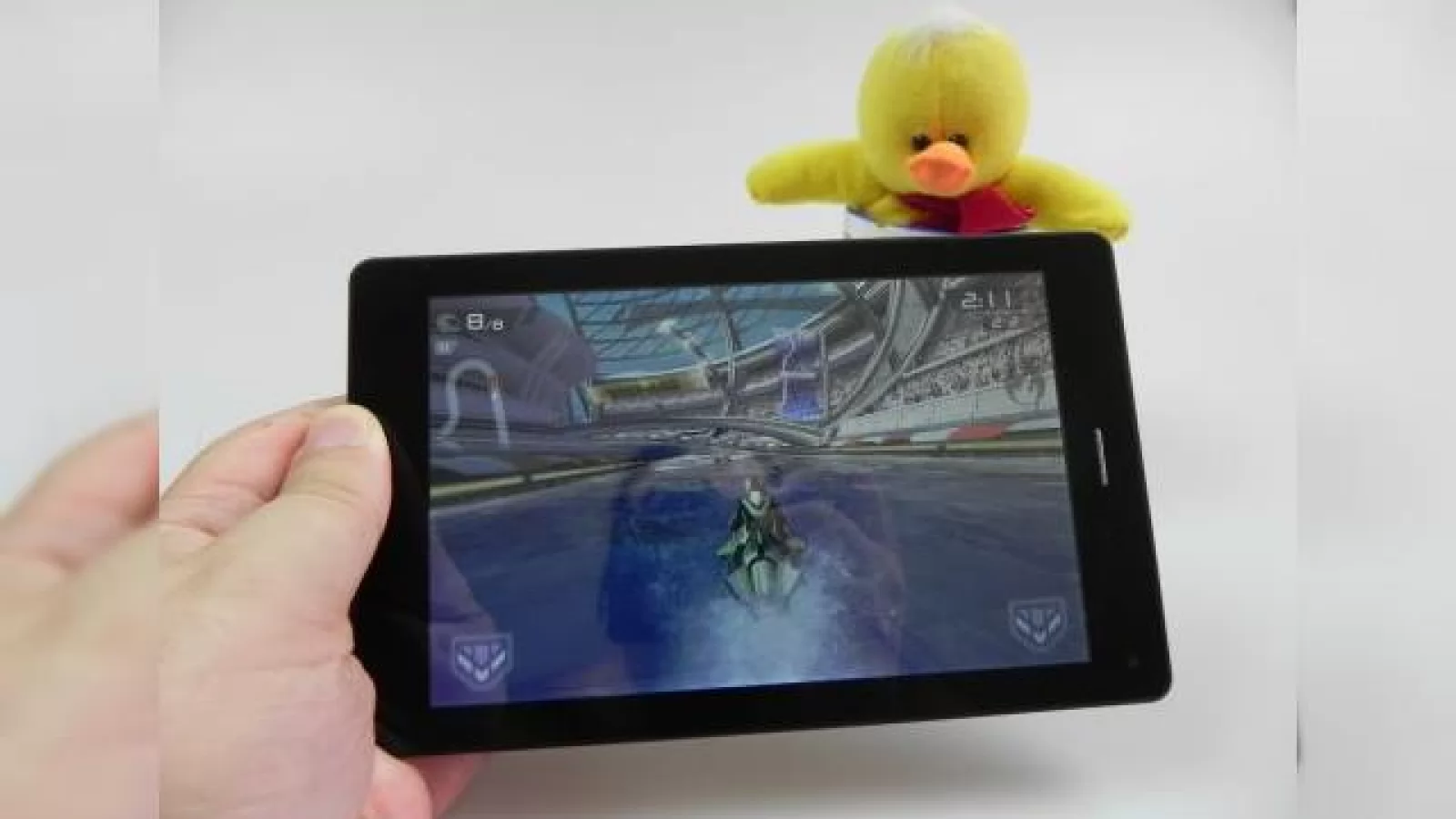 Allview Viva H7 Review + Concurs; device de 7 inch cu apelare vocală, capac din aluminiu și Android 4.4 KitKat (Video)