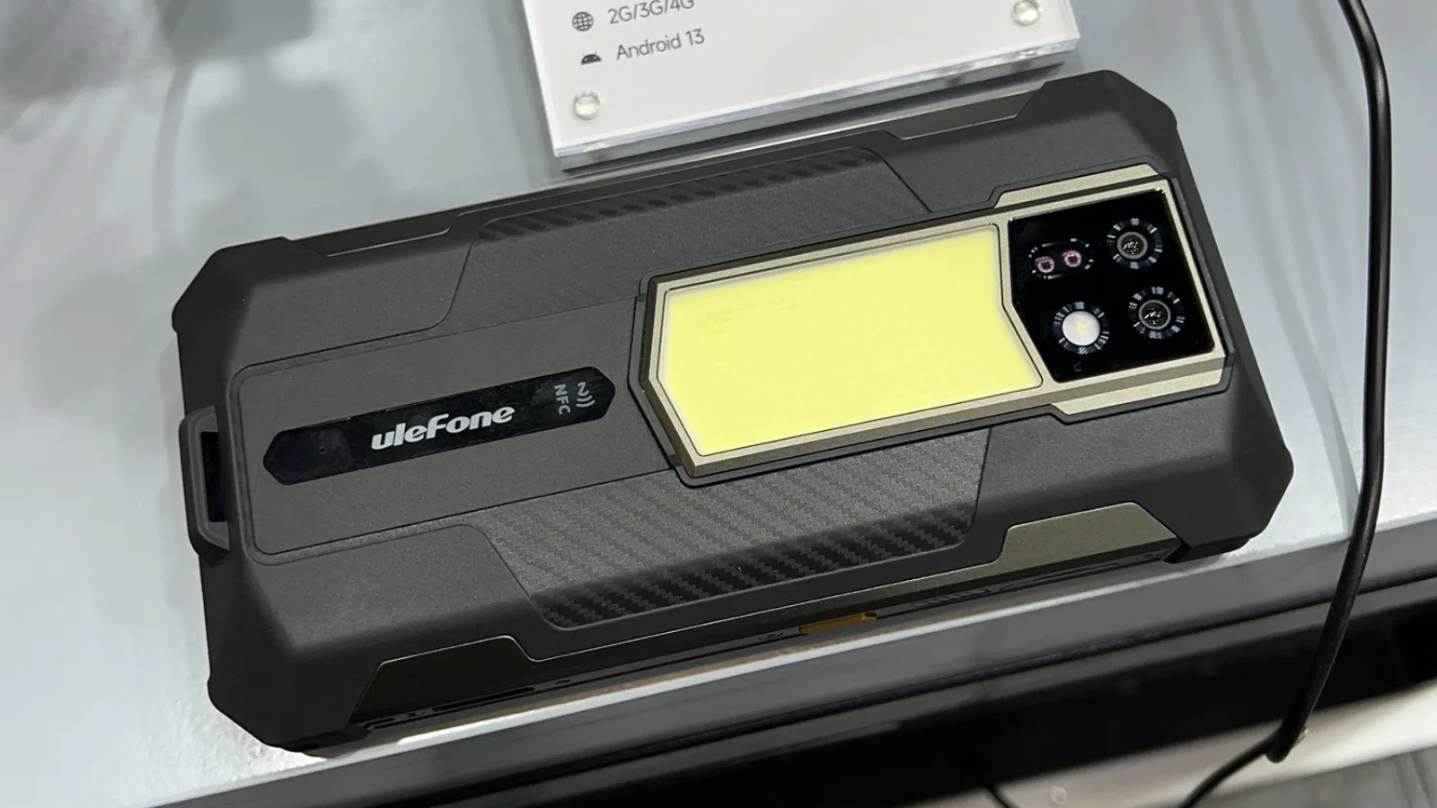 IFA 2023: Video Hands-on Ulefone Armor 24 - Smartphone robust, masiv, cu baterie de 22.000 mAh și o adevărată lanternă în partea din spate